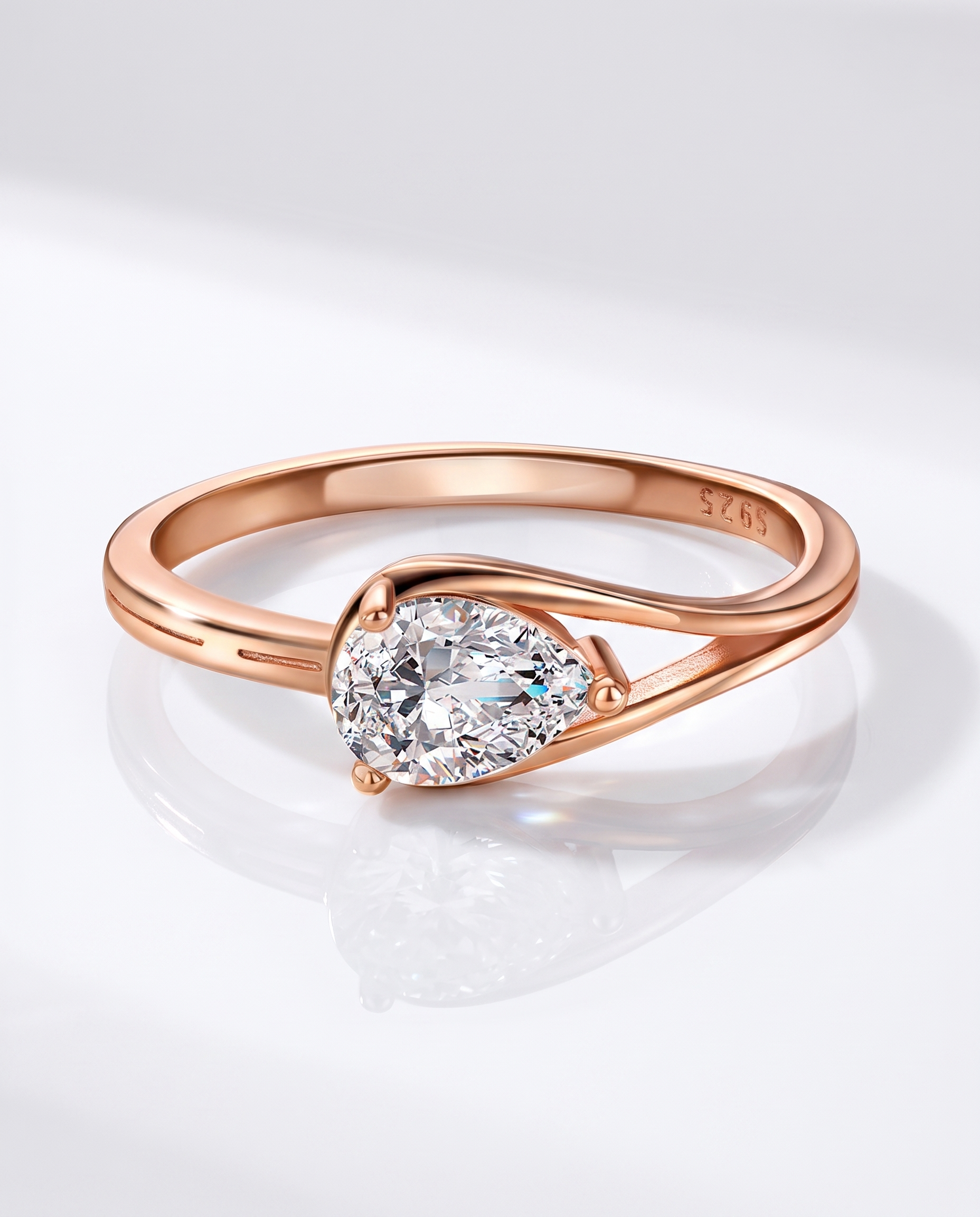 NÚRA - Pear Radiance Ring