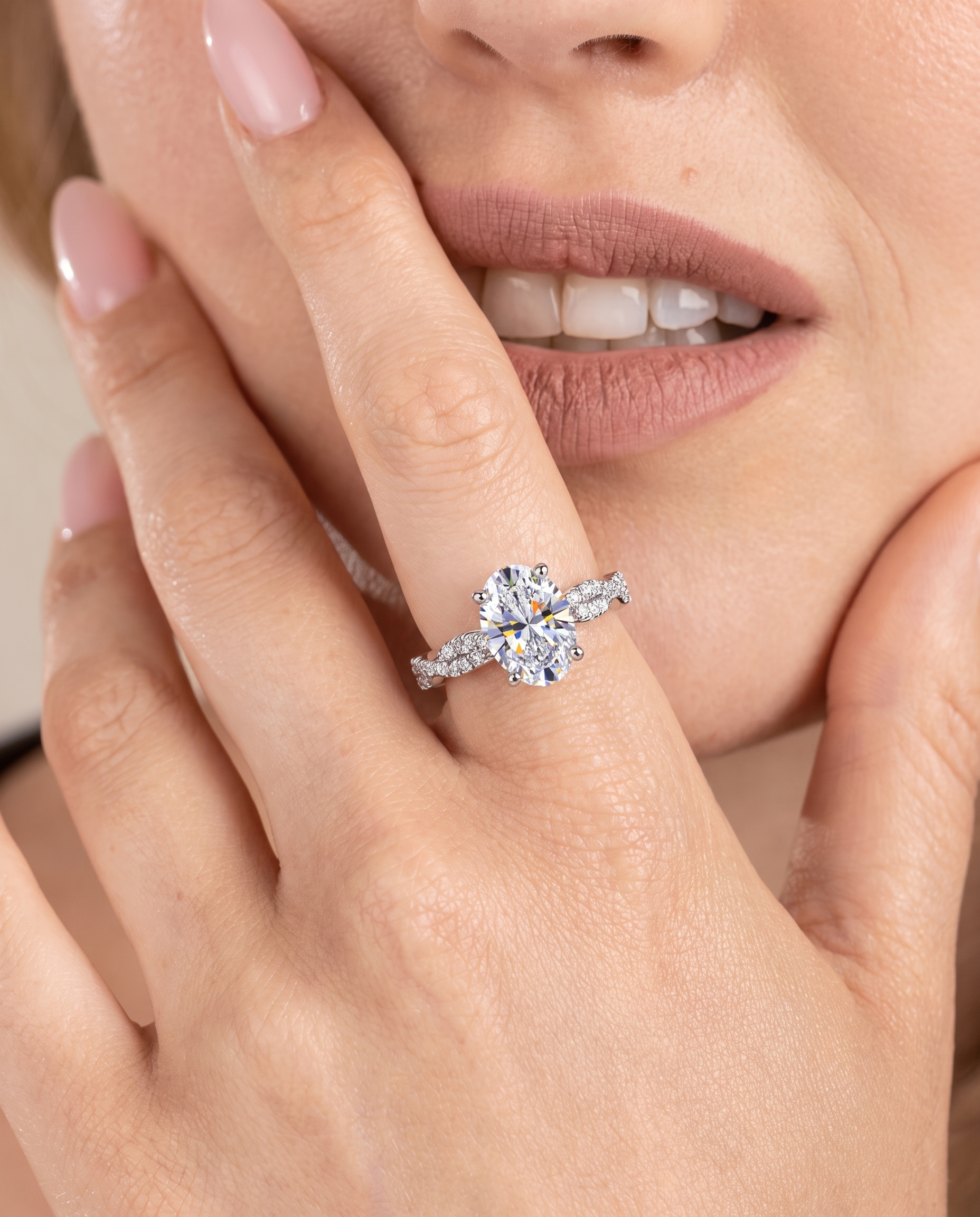 NÚRA - Oval Solitaire Ring
