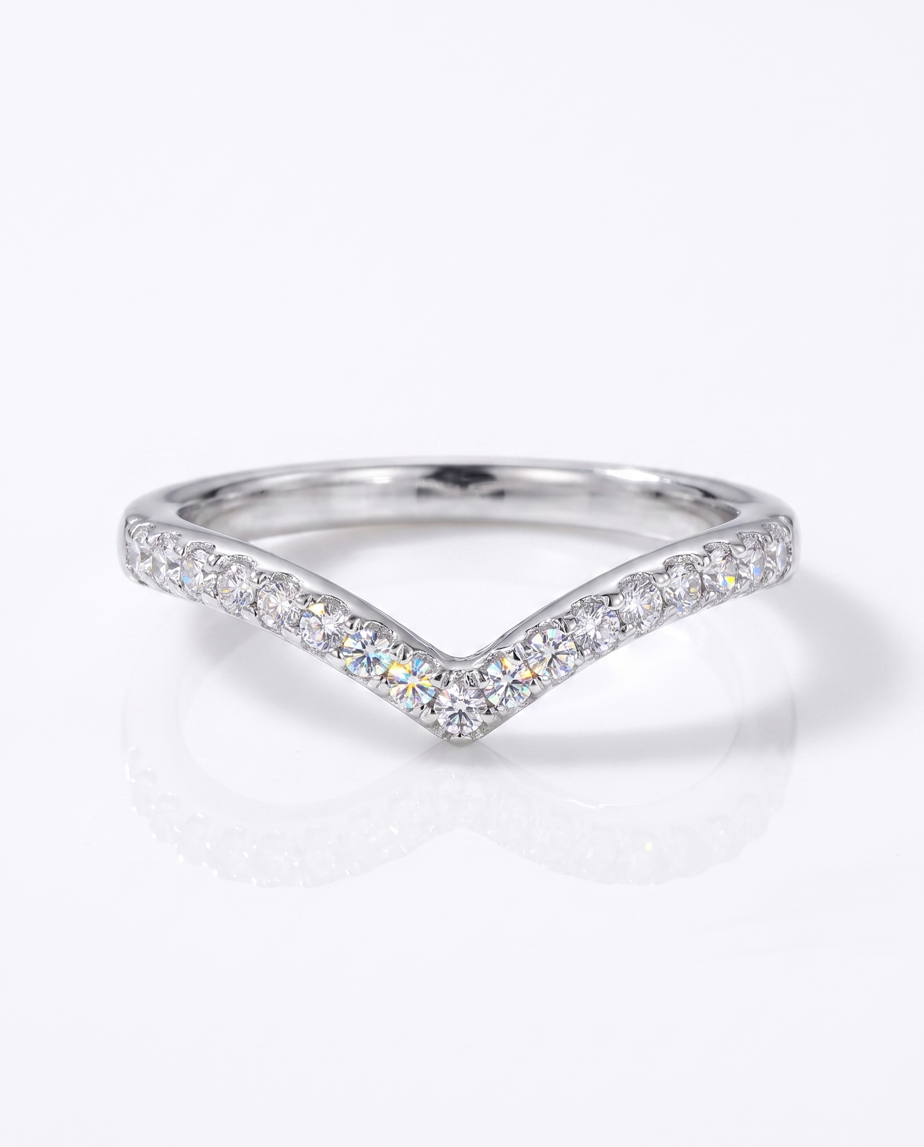 NÚRA - V Sparkle Ring