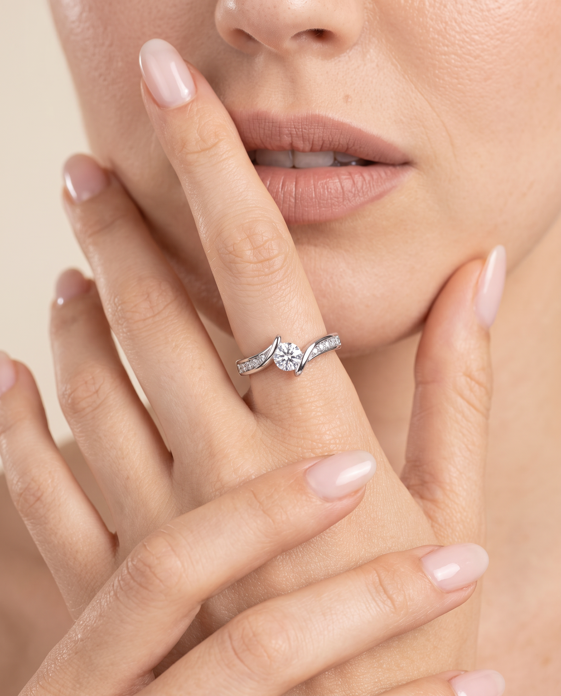 NÚRA — Simple Sparkle Ring
