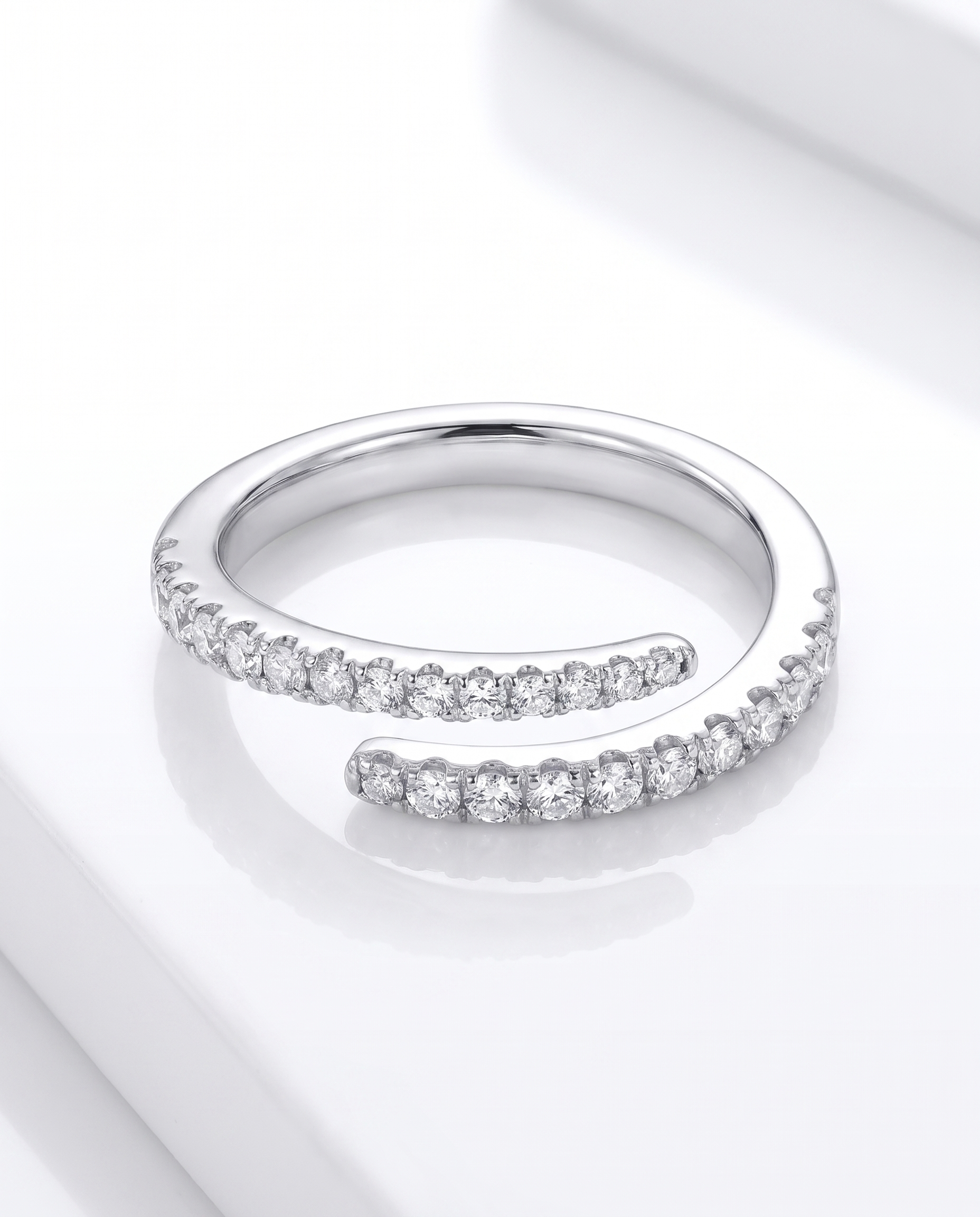 NÚRA- Open Circle Ring