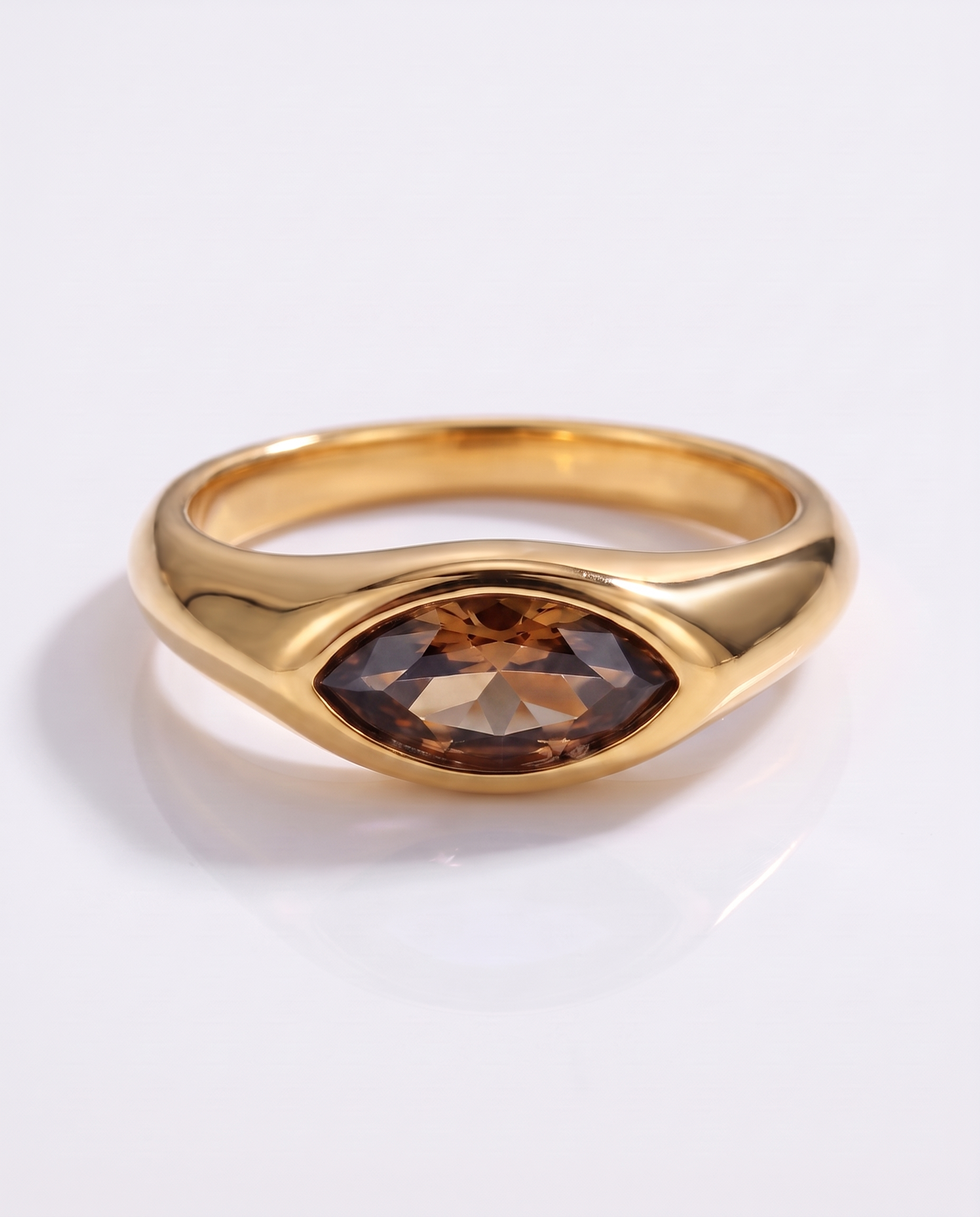 NÚRA -Marquise Signet Ring