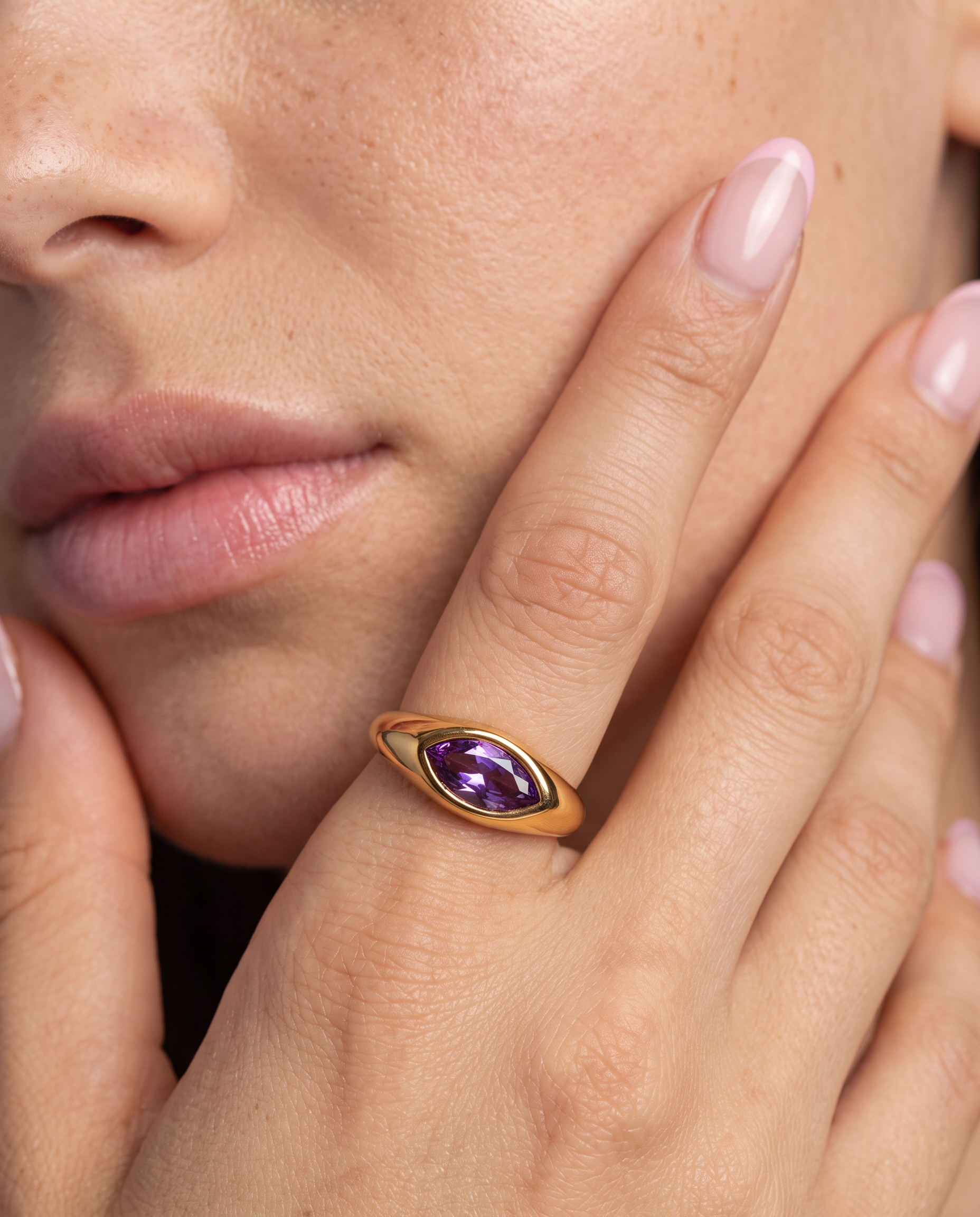 NÚRA -Marquise Signet Ring