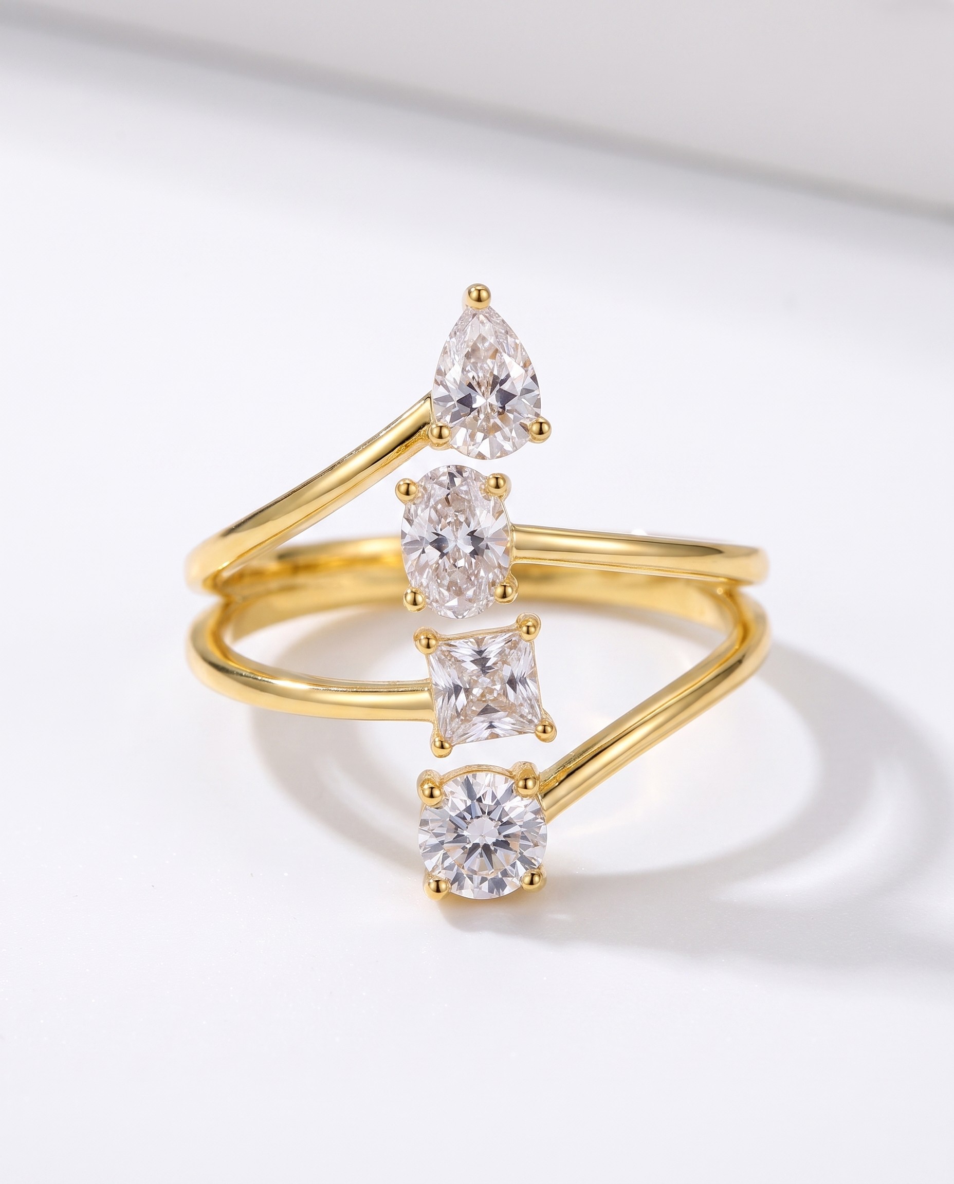 NÚRA - Dainty Oval Ring