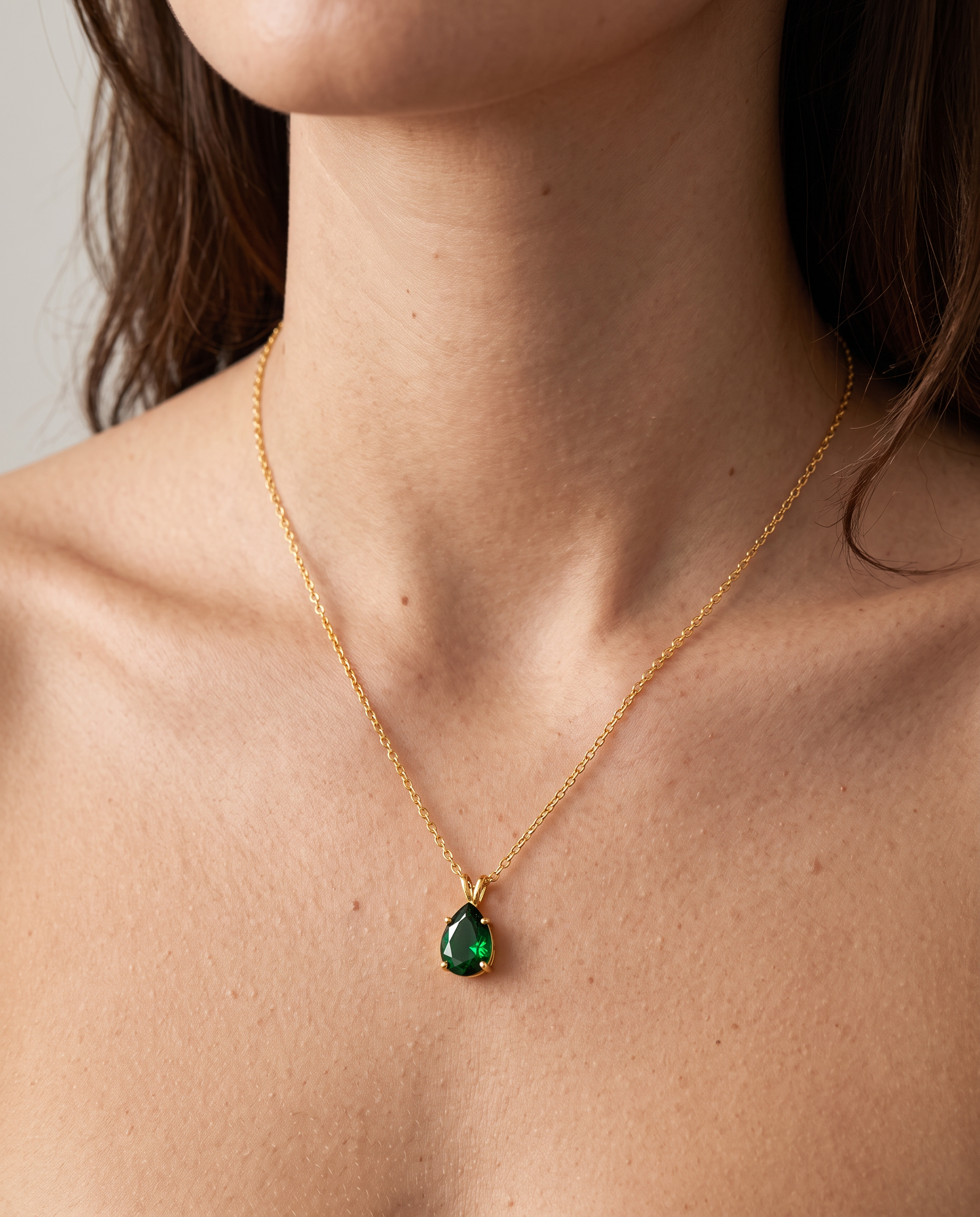 NÚRA - Vintage Emerald Necklace