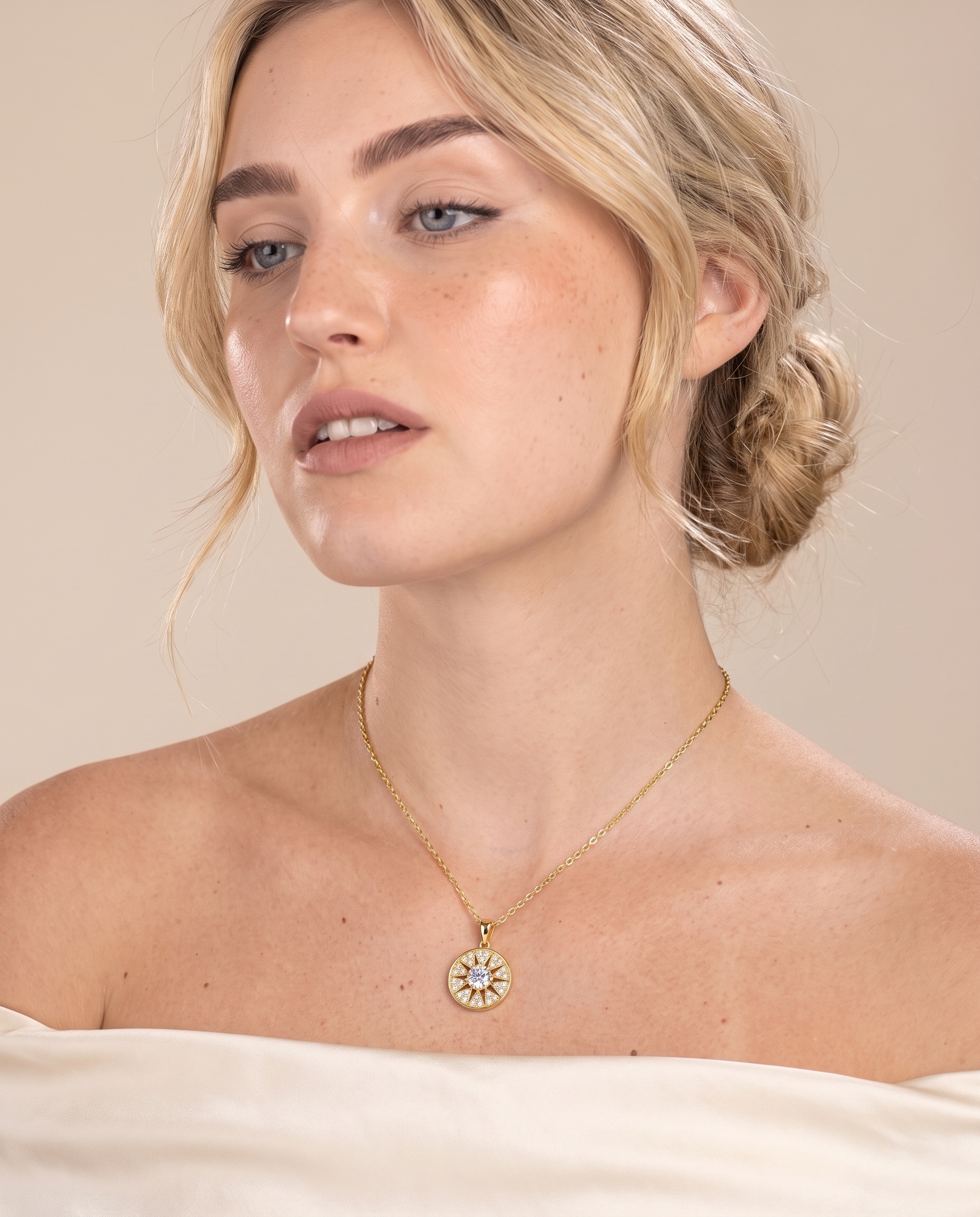 NÚRA - Sun Disc Necklace