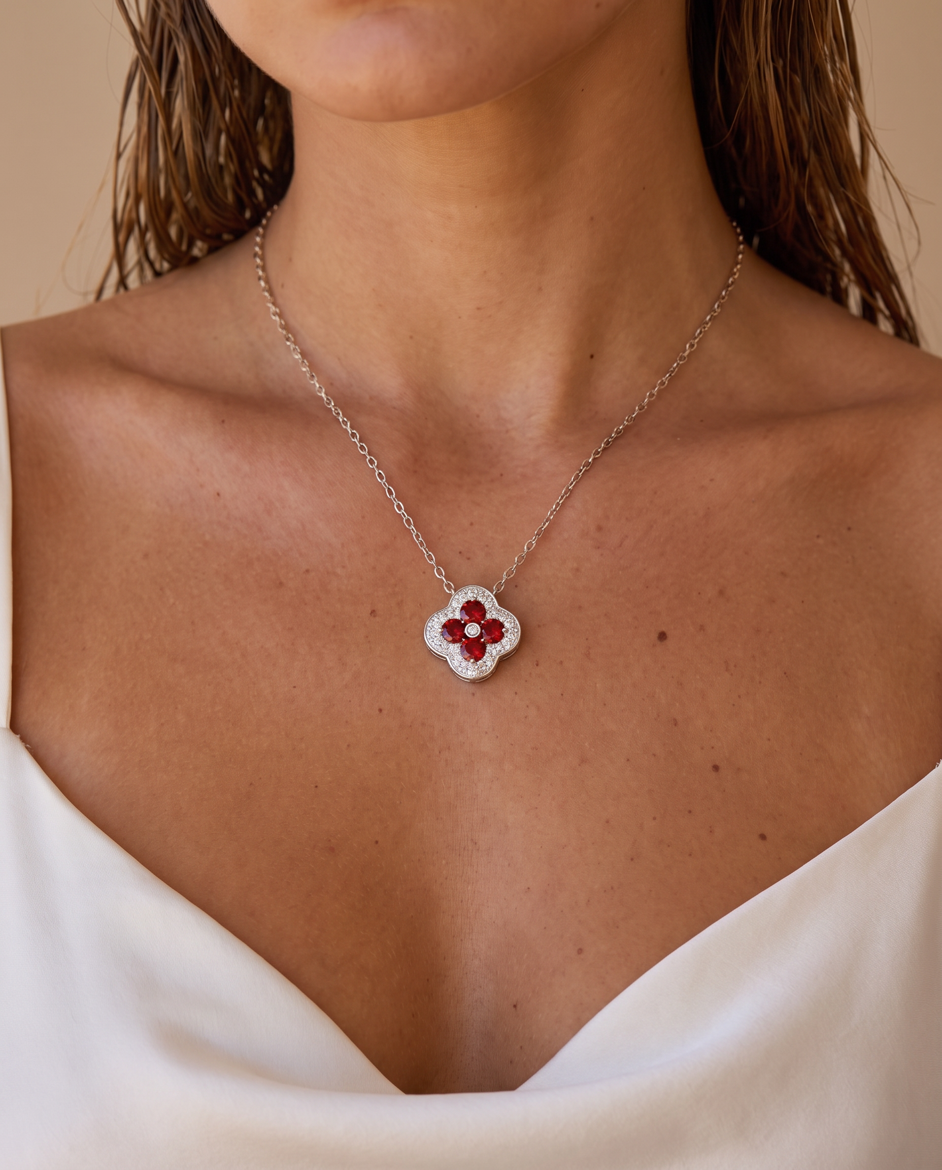 NÚRA - Clover Red Necklace