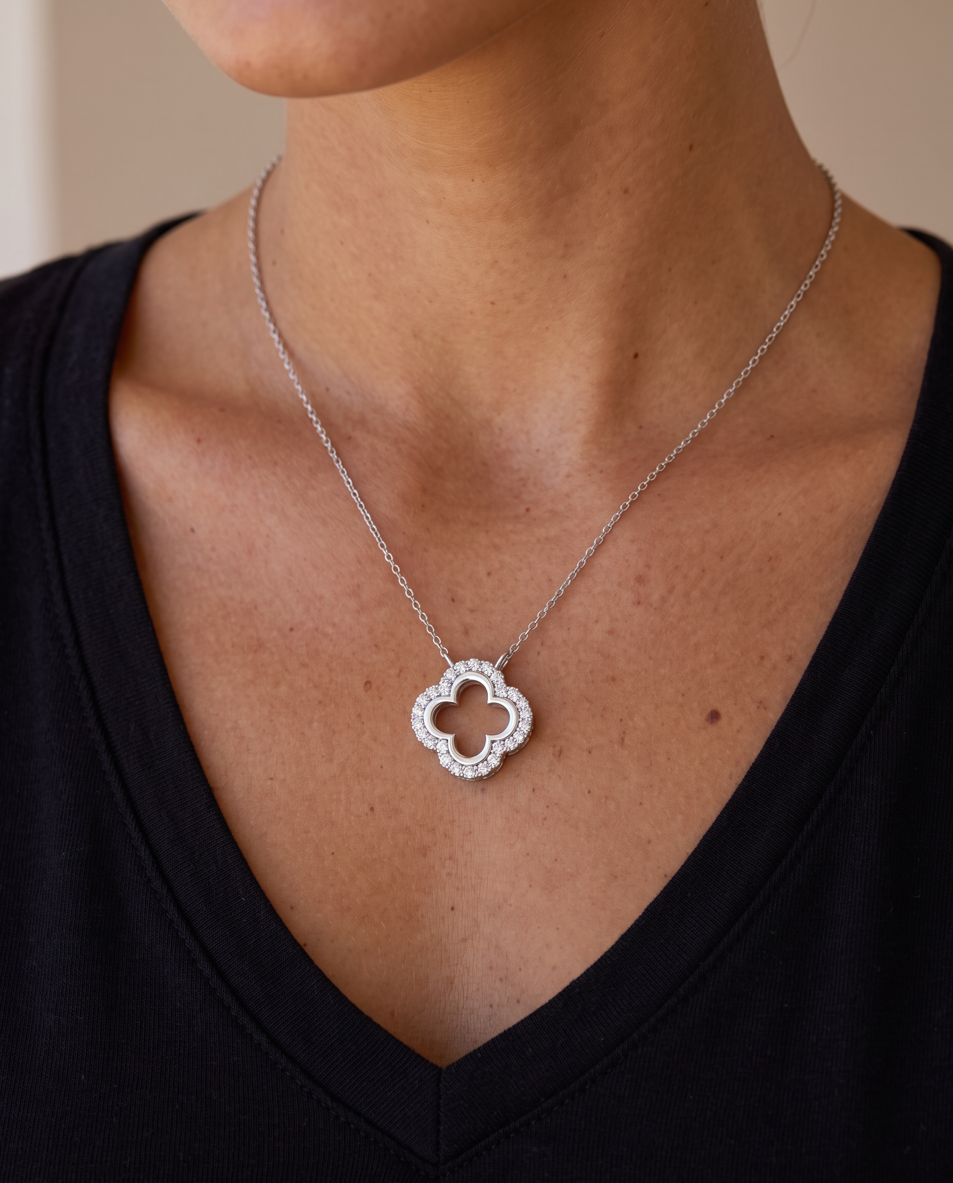 NÚRA - Golden Clover Necklace