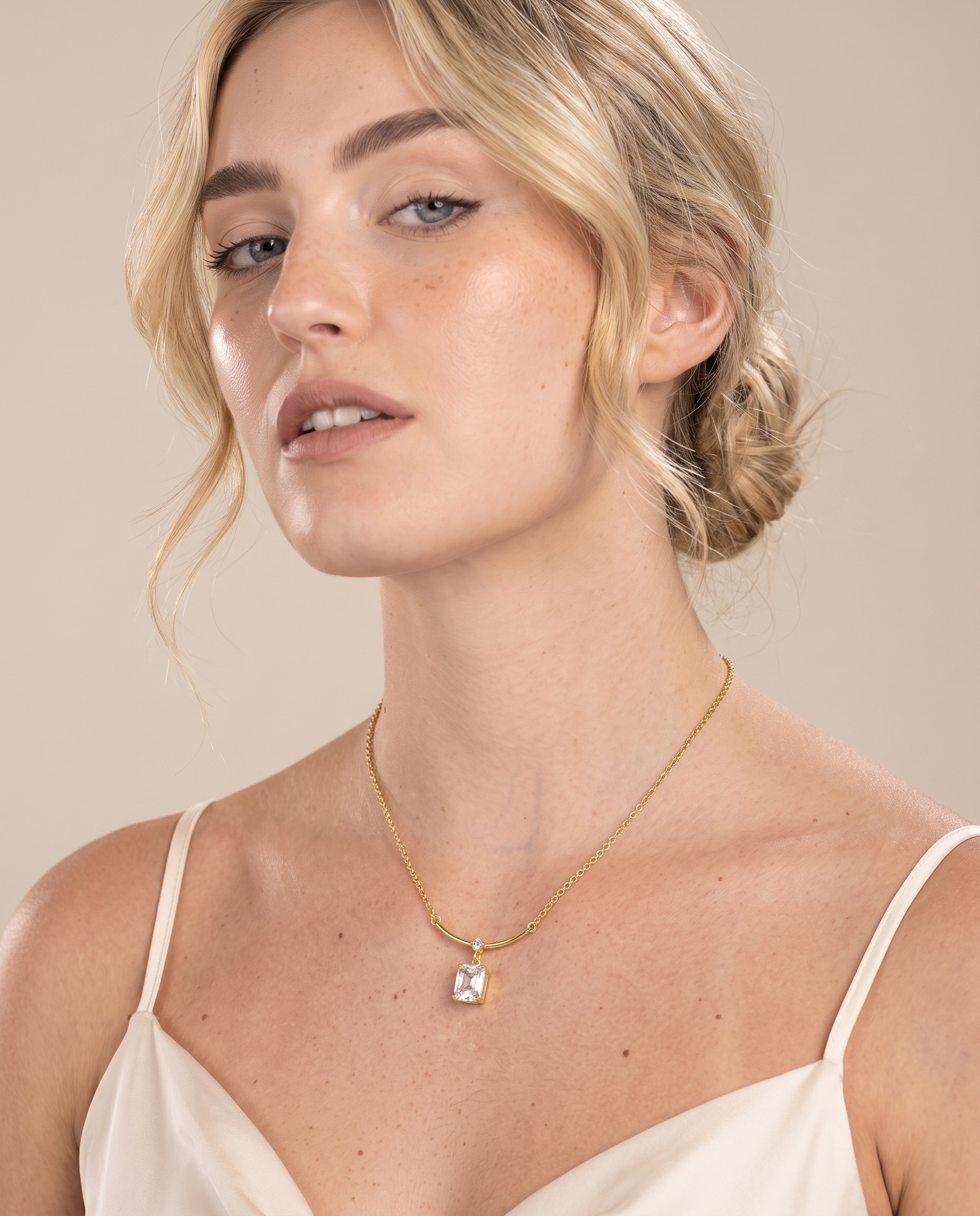 NÚRA - Emerald Cut Necklace
