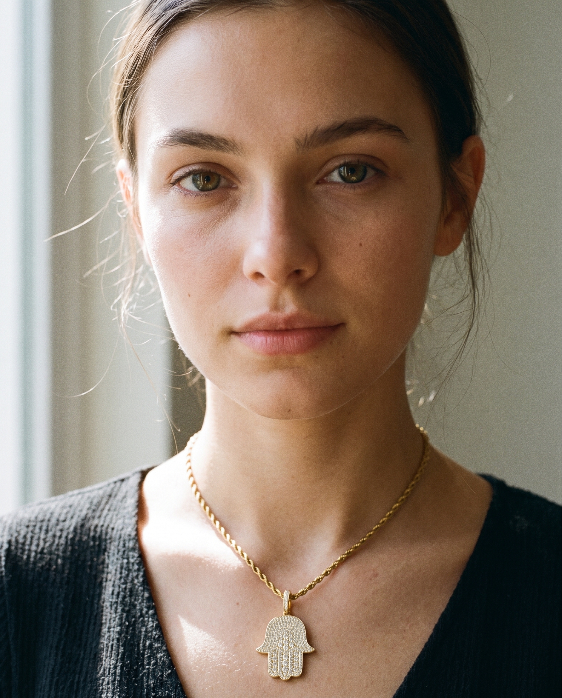 NÚRA - Hamsa Moissanite Pendant