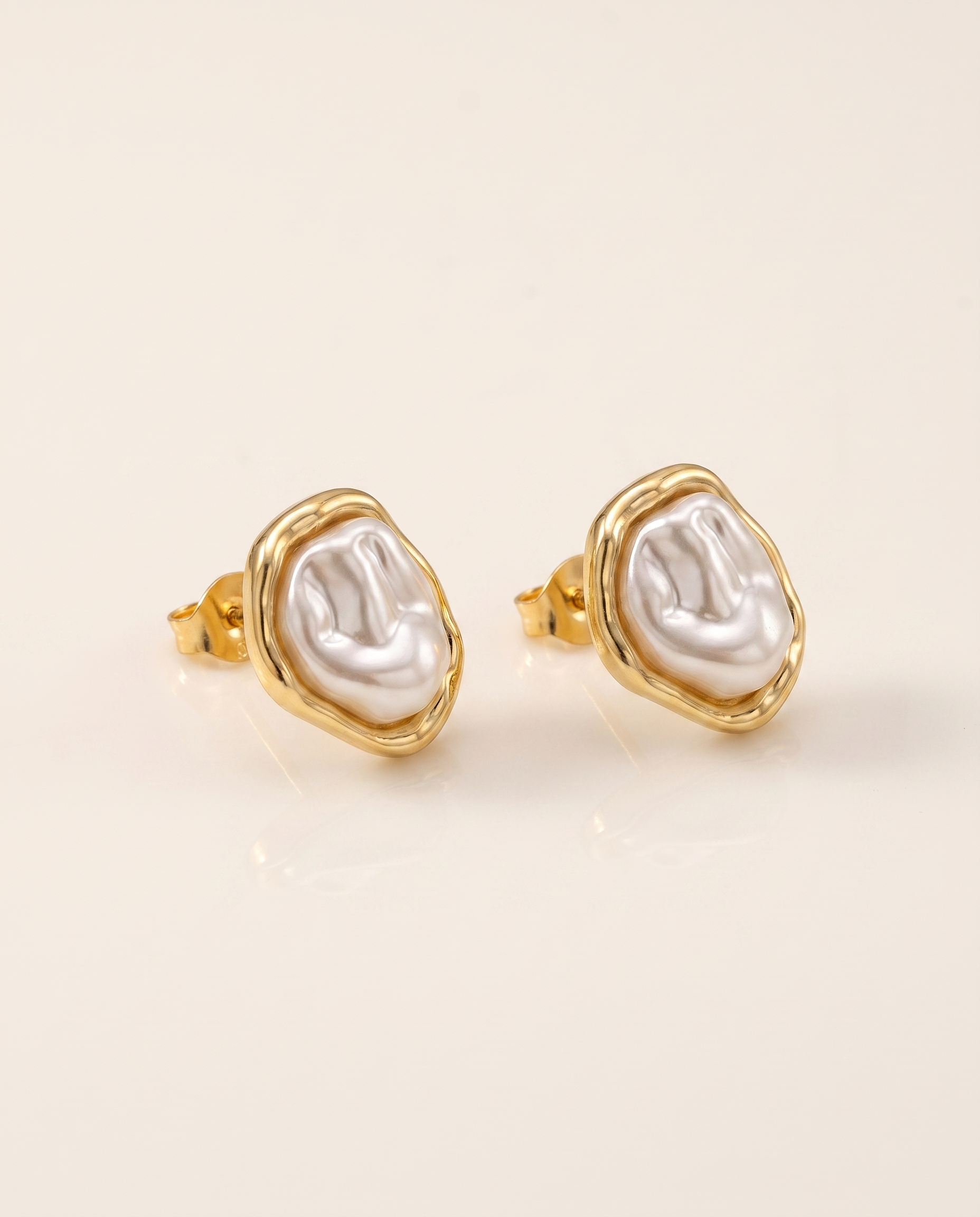 NÚRA - Love Earrings