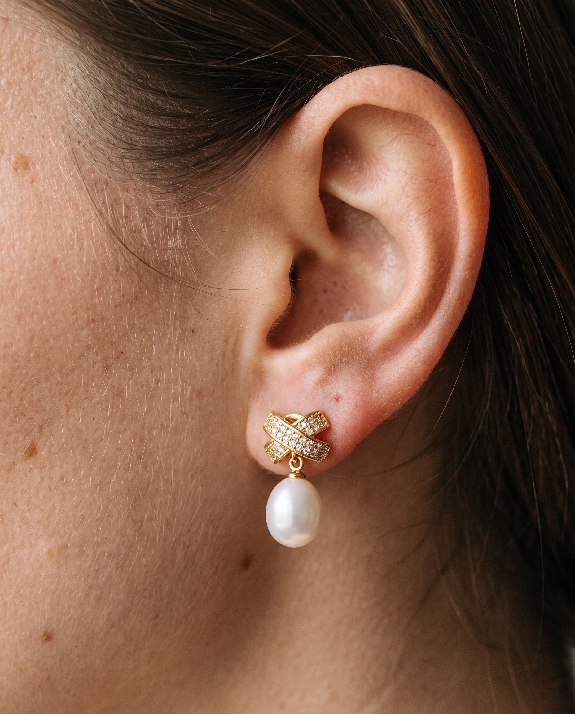 NÚRA - Natural Pearl Earrings