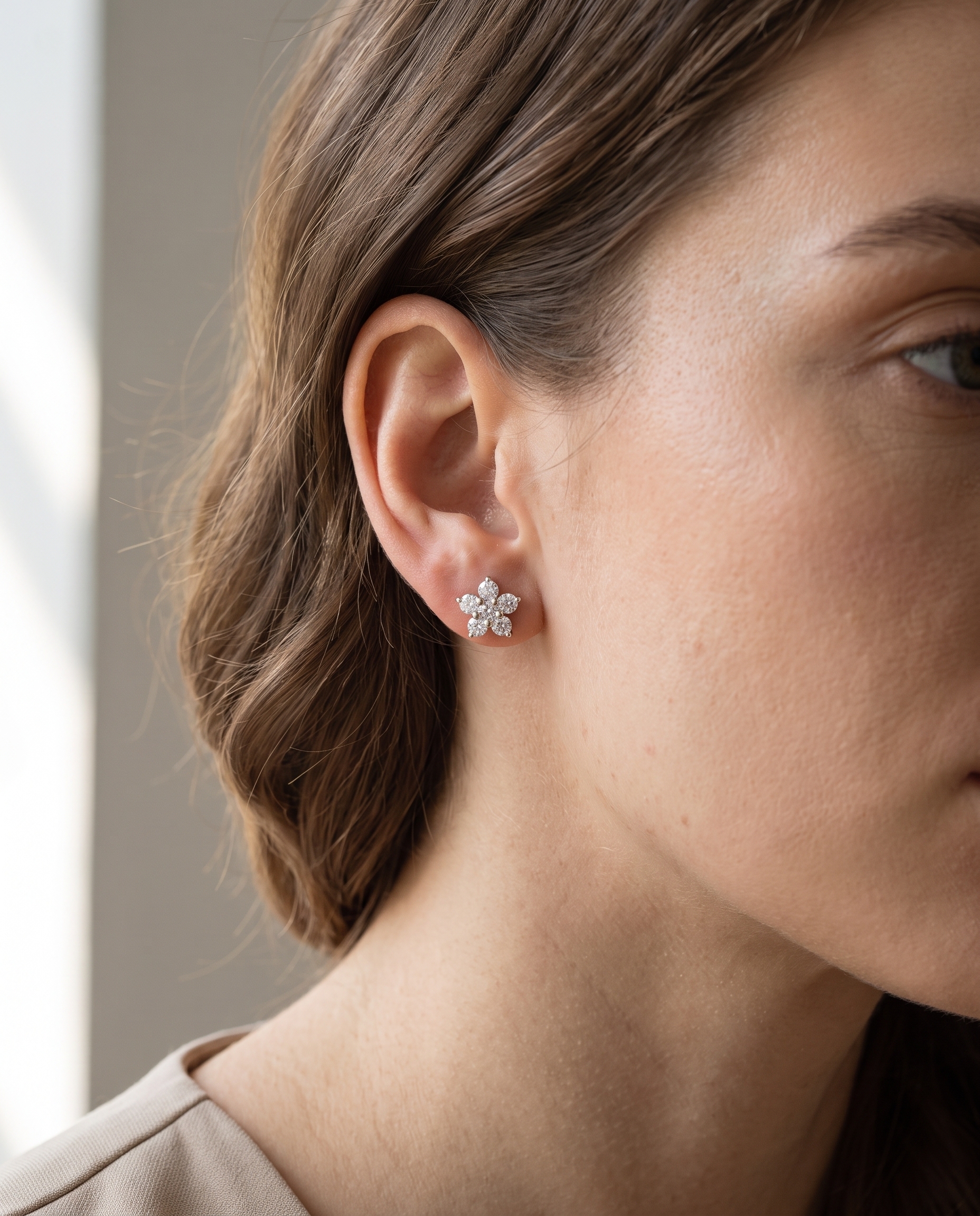 NÚRA - Flower Moissanite Earrings