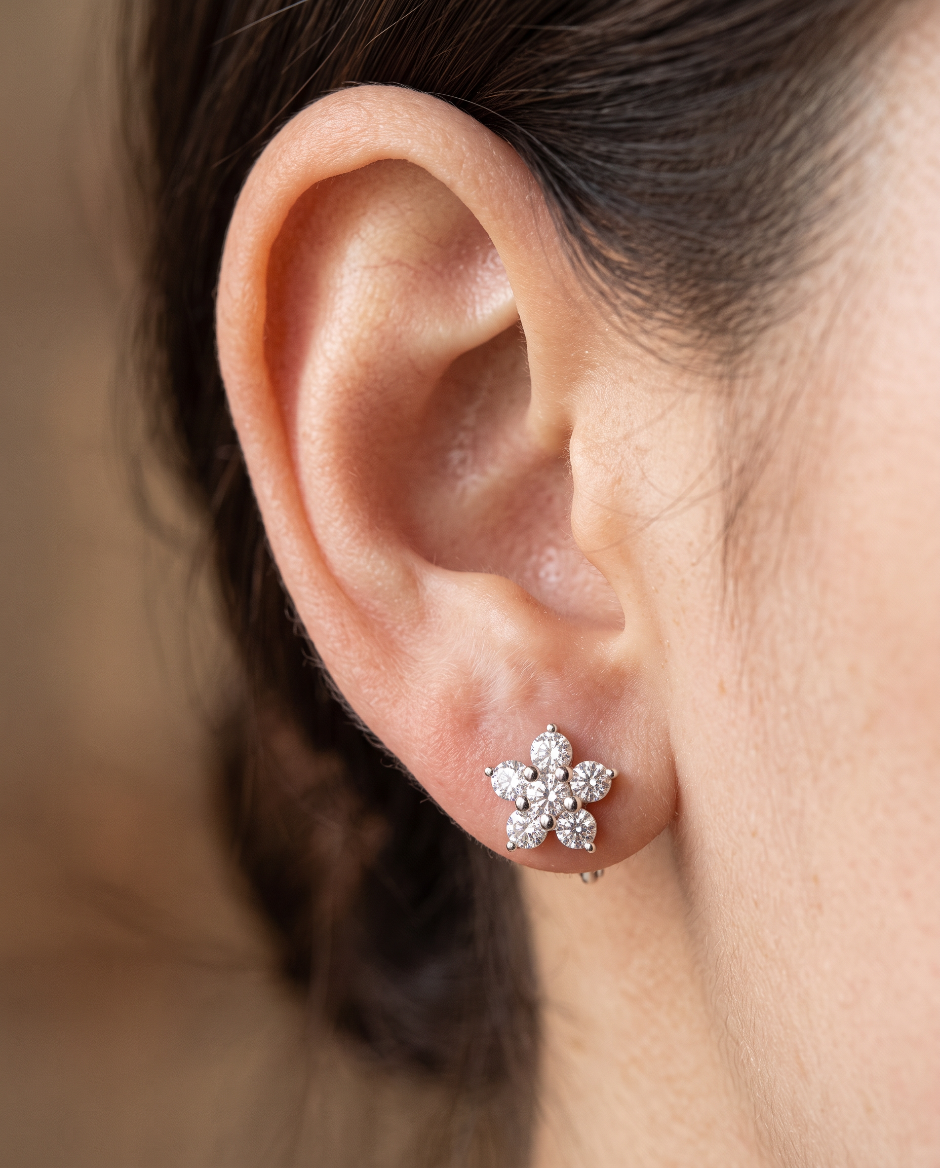 NÚRA - Flower Moissanite Earrings