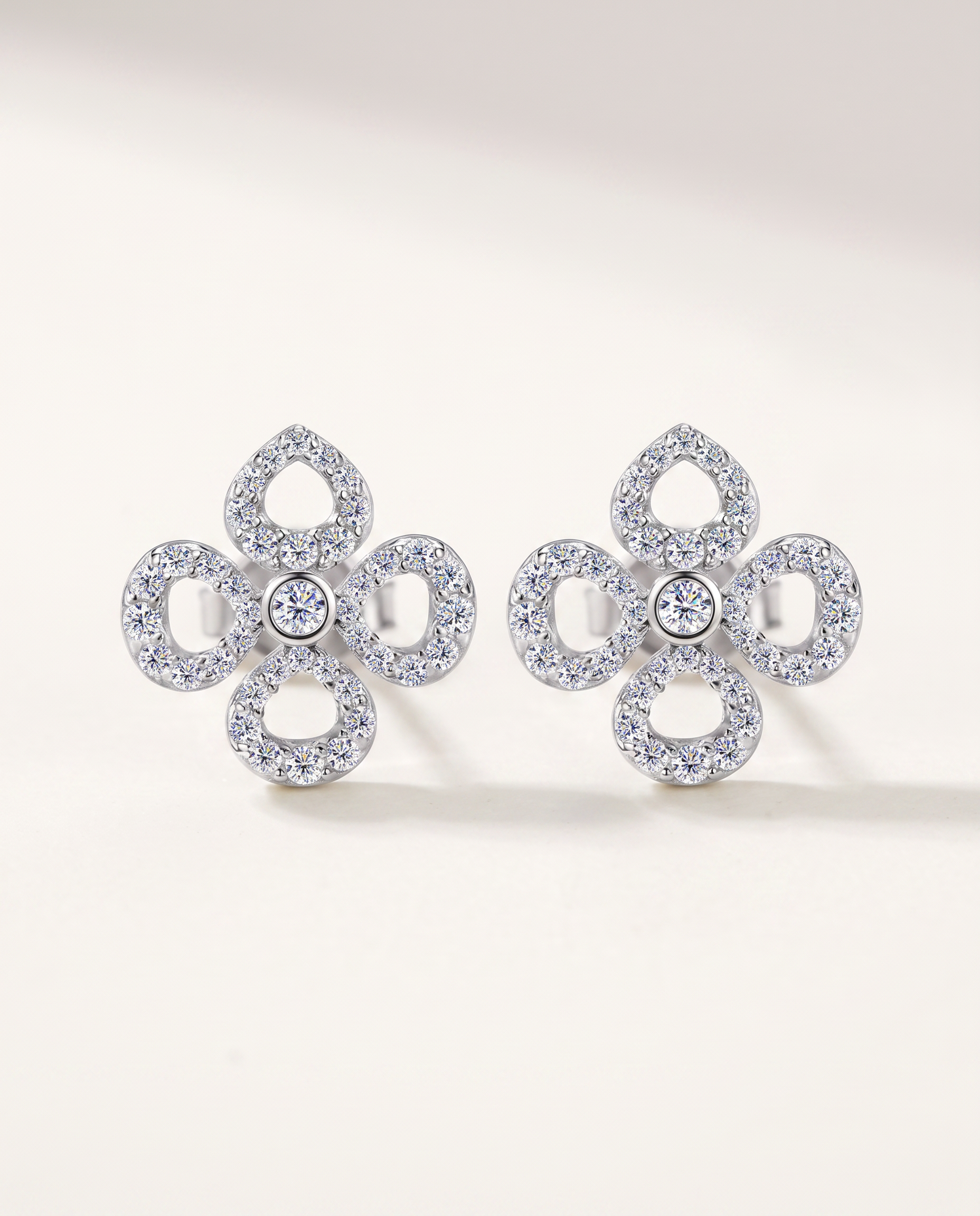 NÚRA - Petal Moissanite Earrings