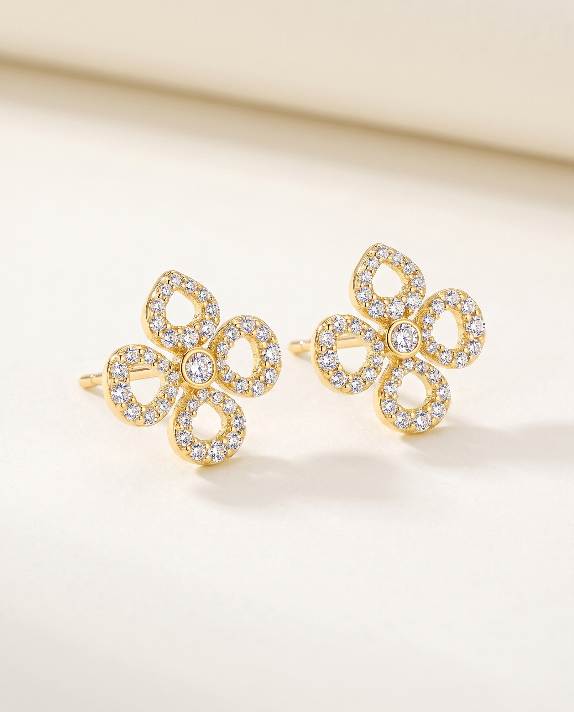 NÚRA - Petal Moissanite Earrings