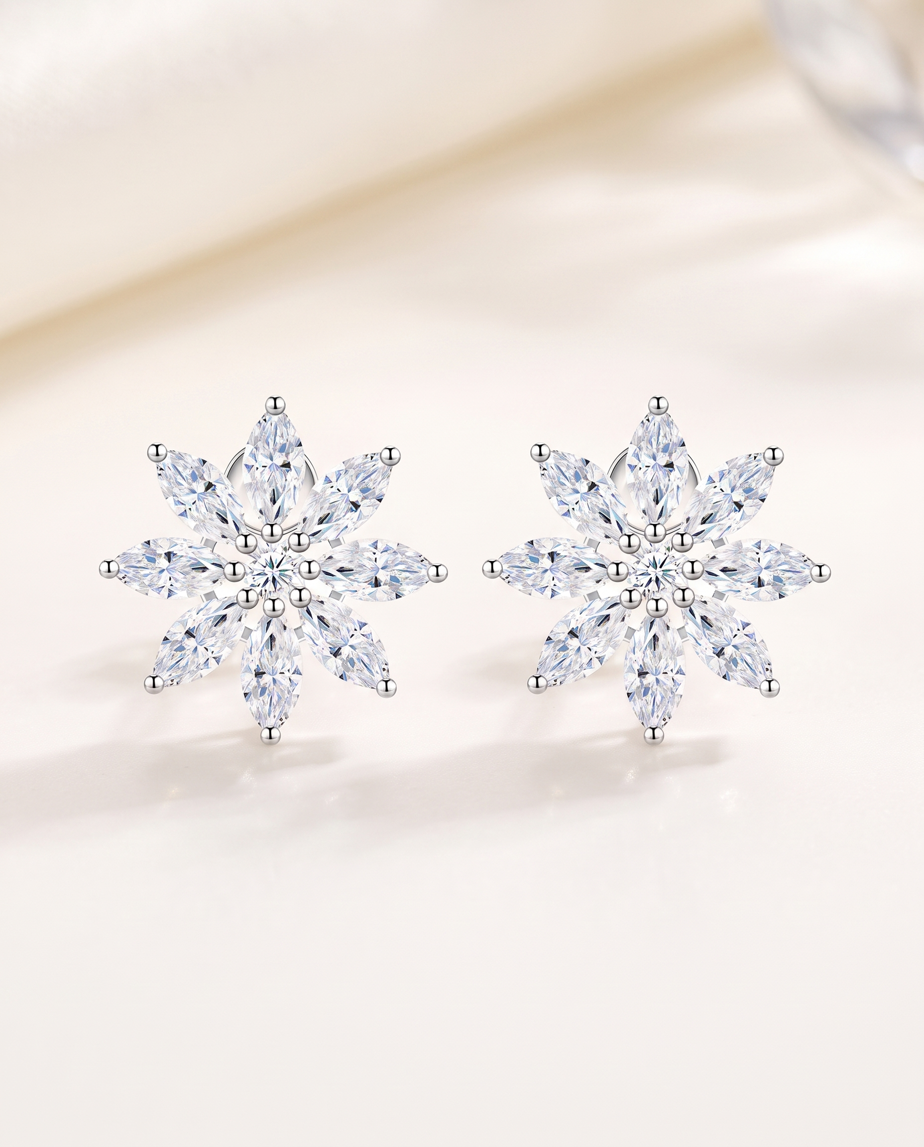 NÚRA - Moissanite Studs