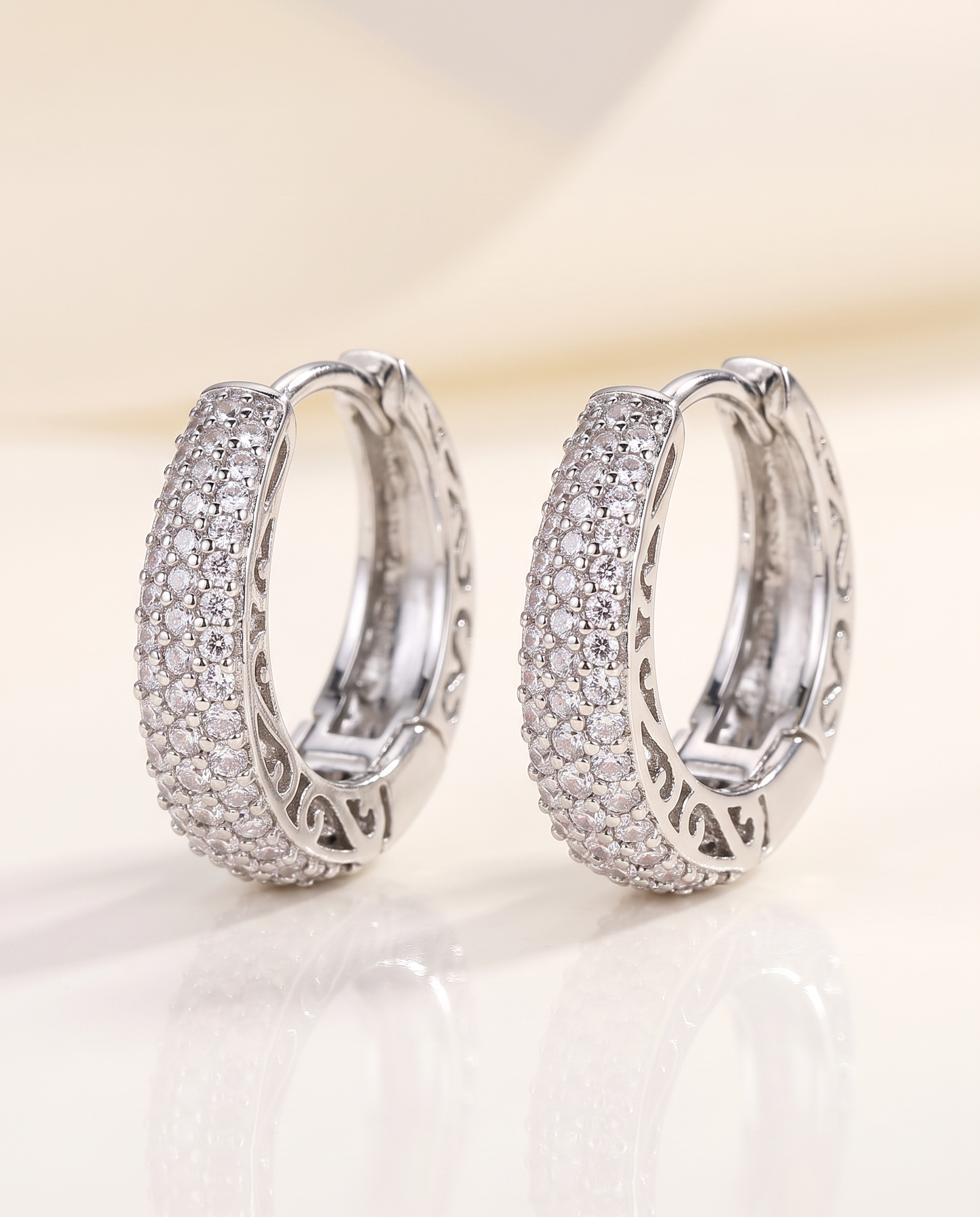 NÚRA - Vintage Circle Hoops