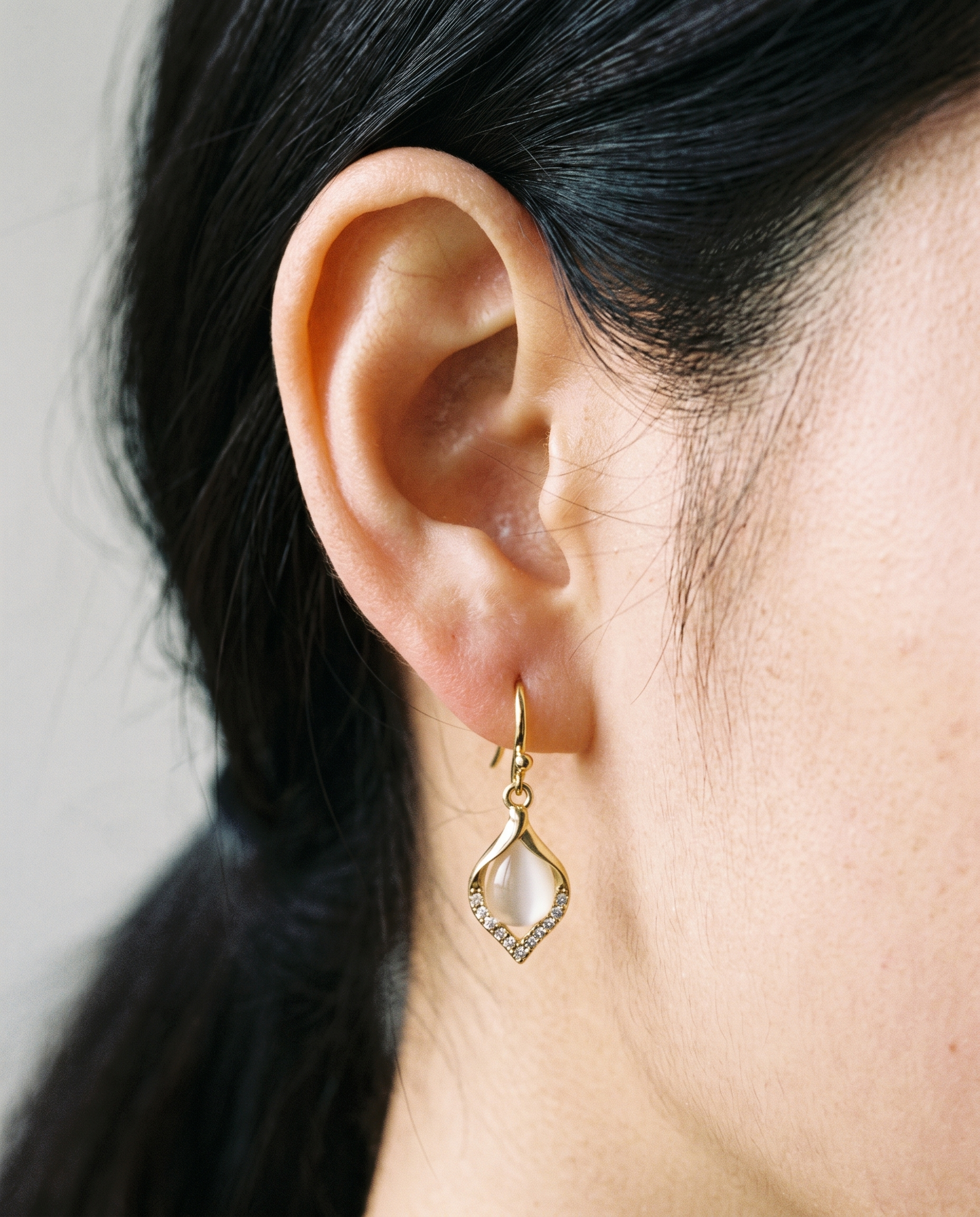 NÚRA - Angel Eyes Drop Earrings