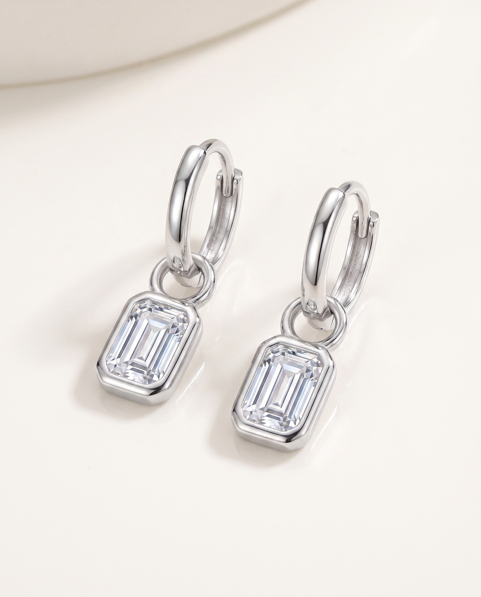 NÚRA - Rectangle CZ Huggies