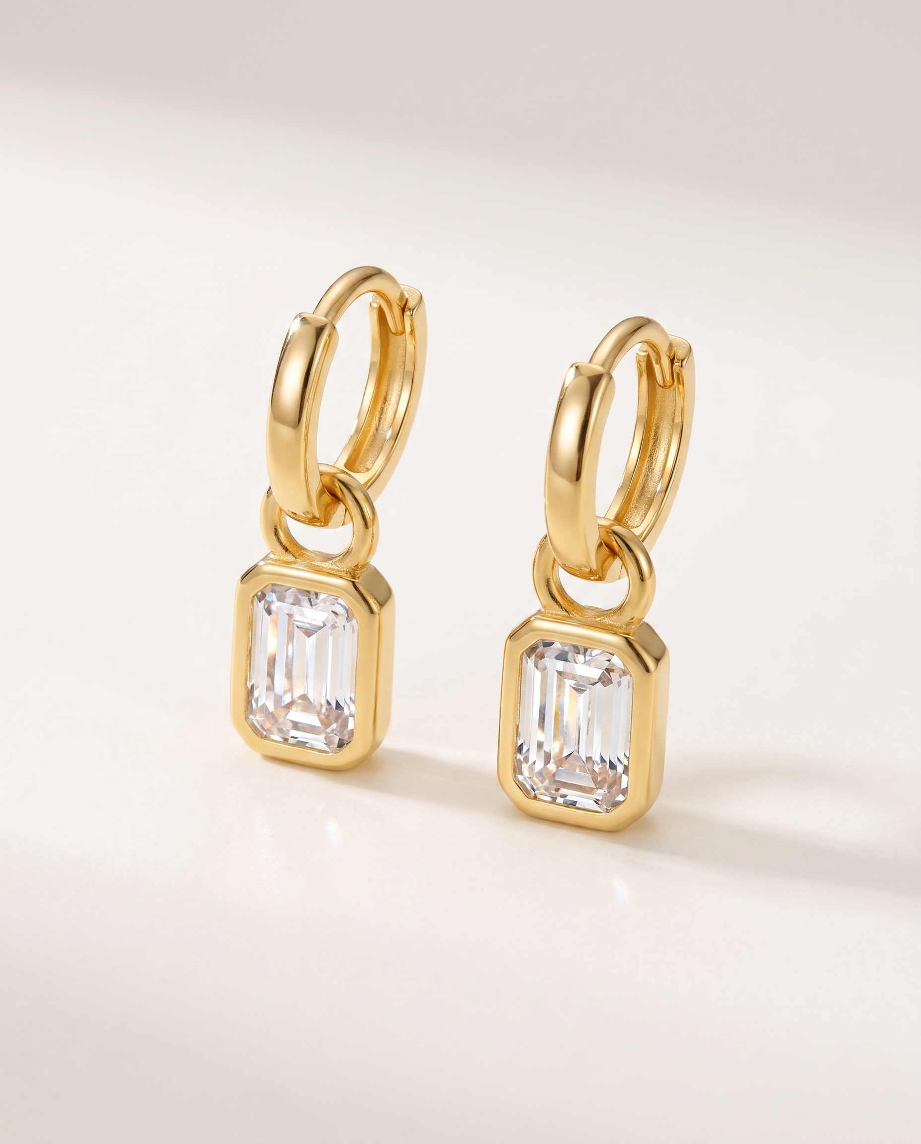 NÚRA - Rectangle CZ Huggies