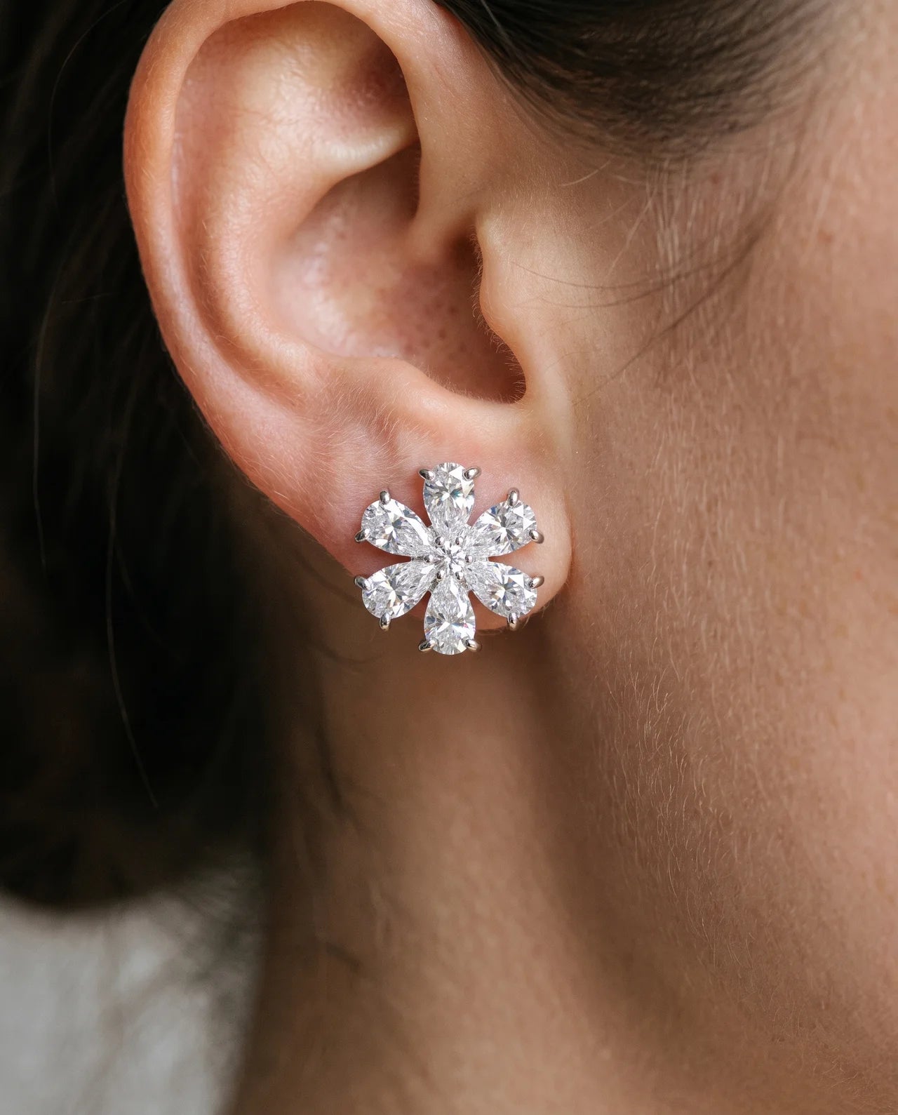NÚRA - Cluster Moissanite Studs