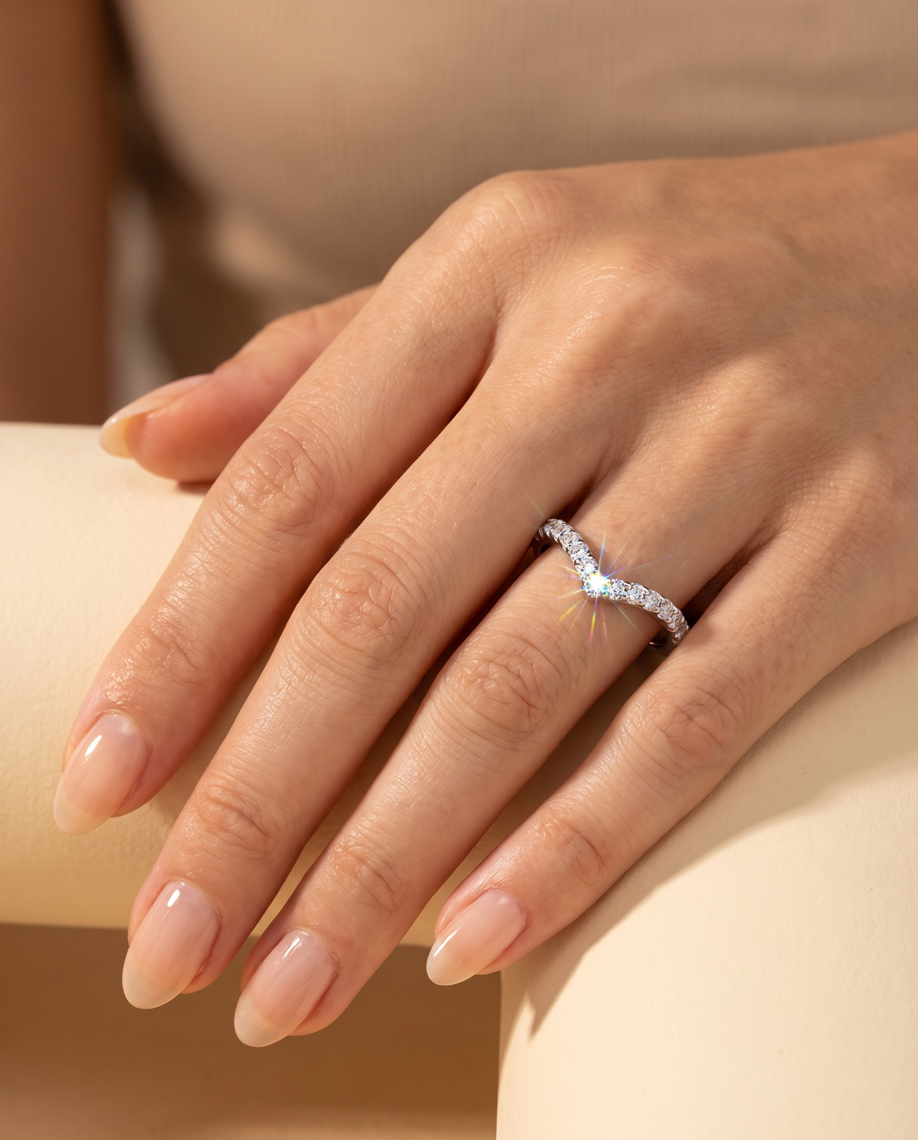NÚRA - V Sparkle Ring