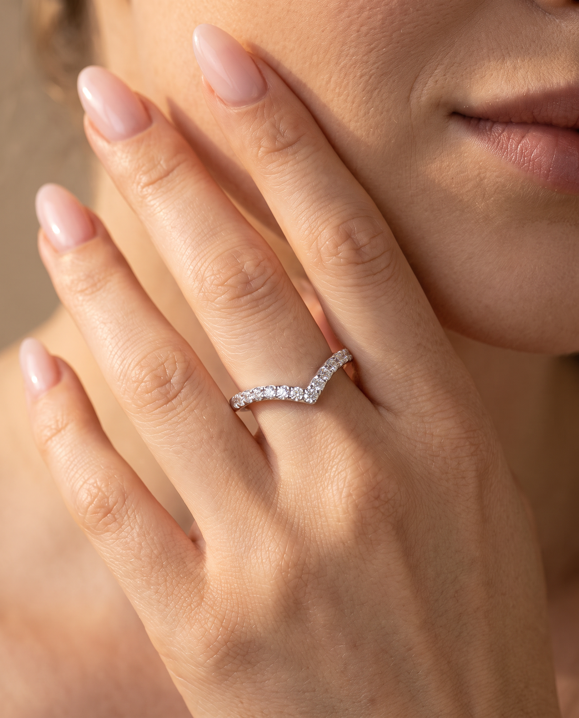 NÚRA - V Sparkle Ring