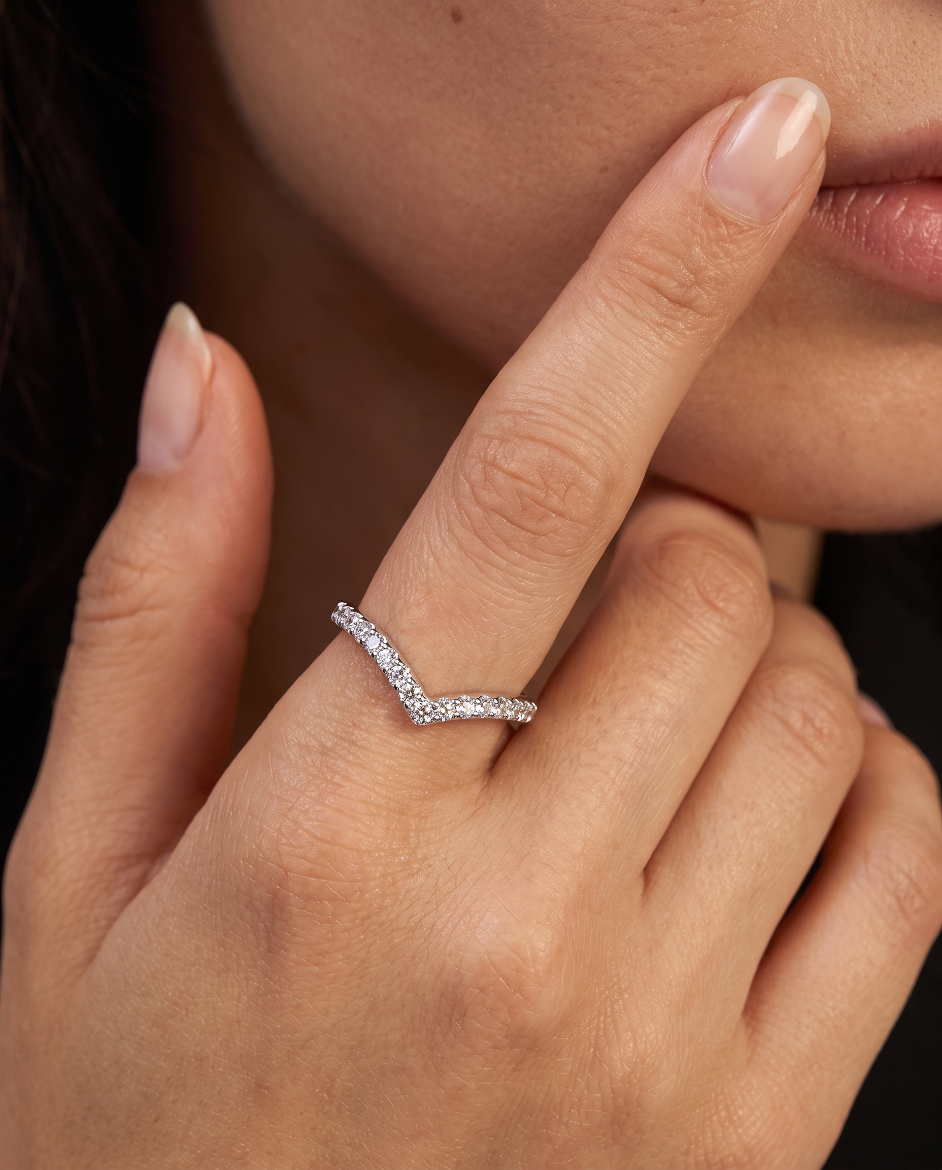 NÚRA - V Sparkle Ring