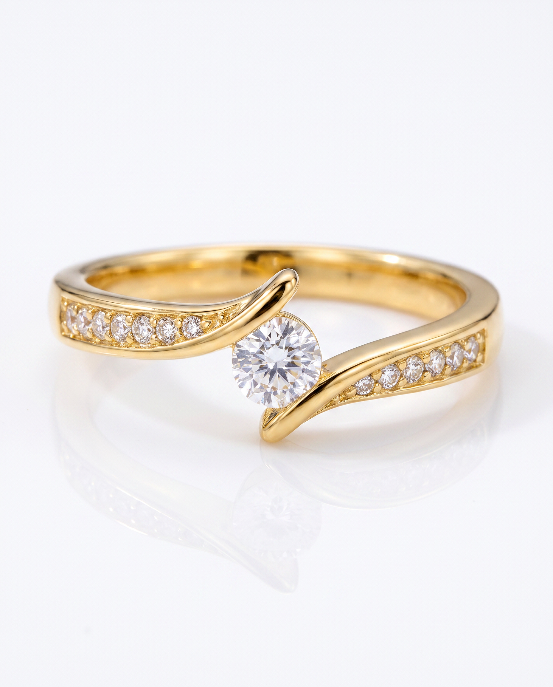 NÚRA — Simple Sparkle Ring