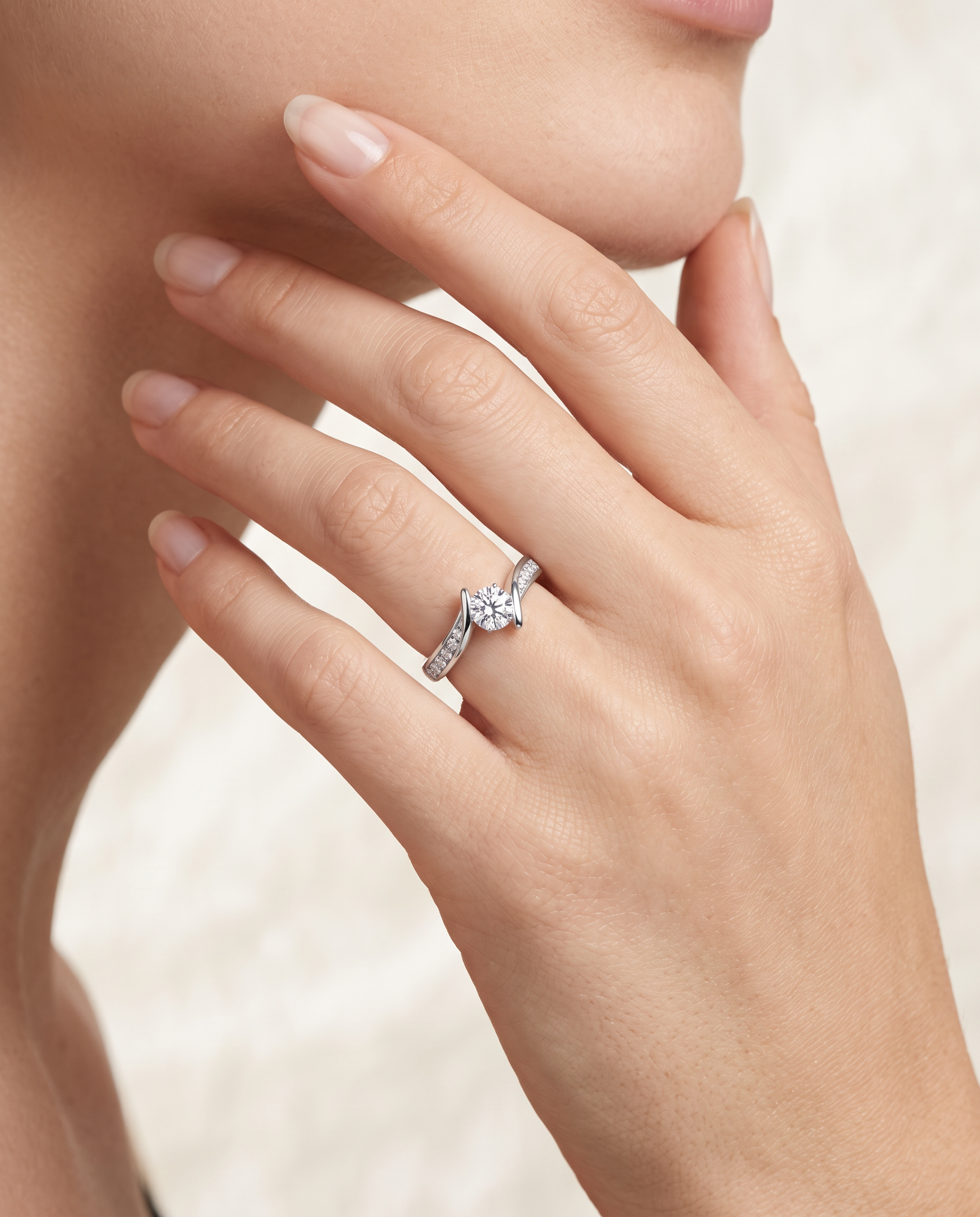 NÚRA — Simple Sparkle Ring