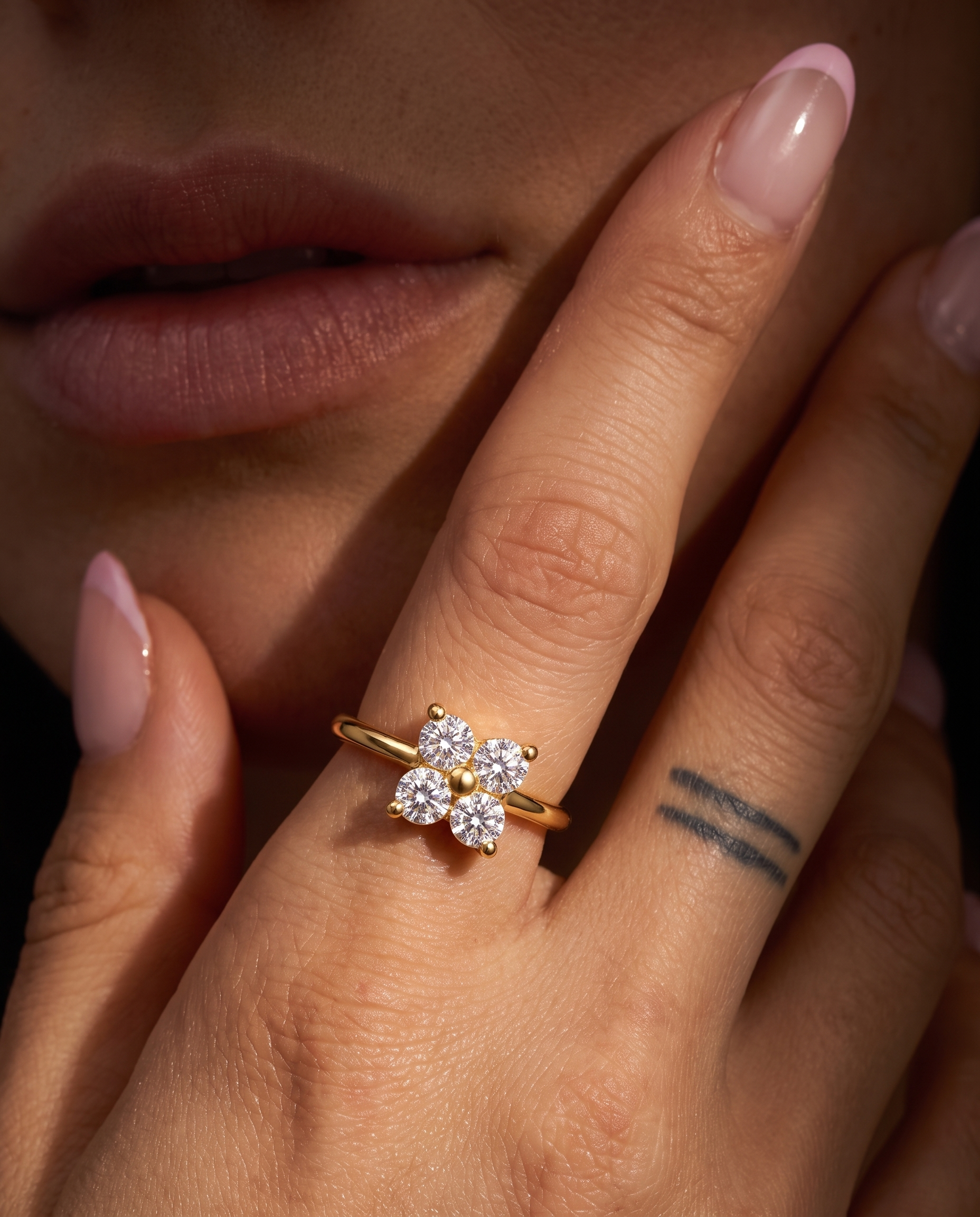 NÚRA - Petal Flower Ring