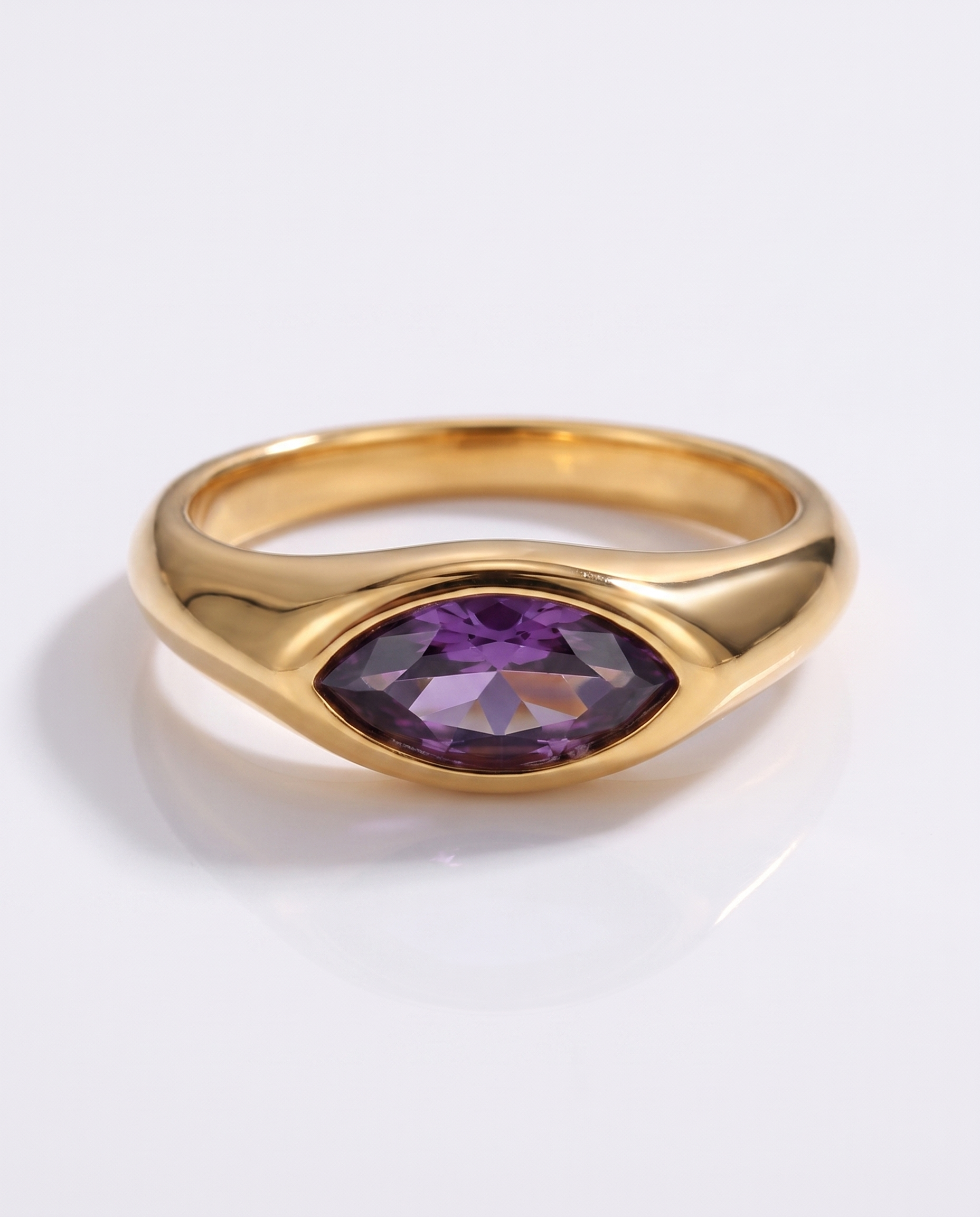 NÚRA -Marquise Signet Ring