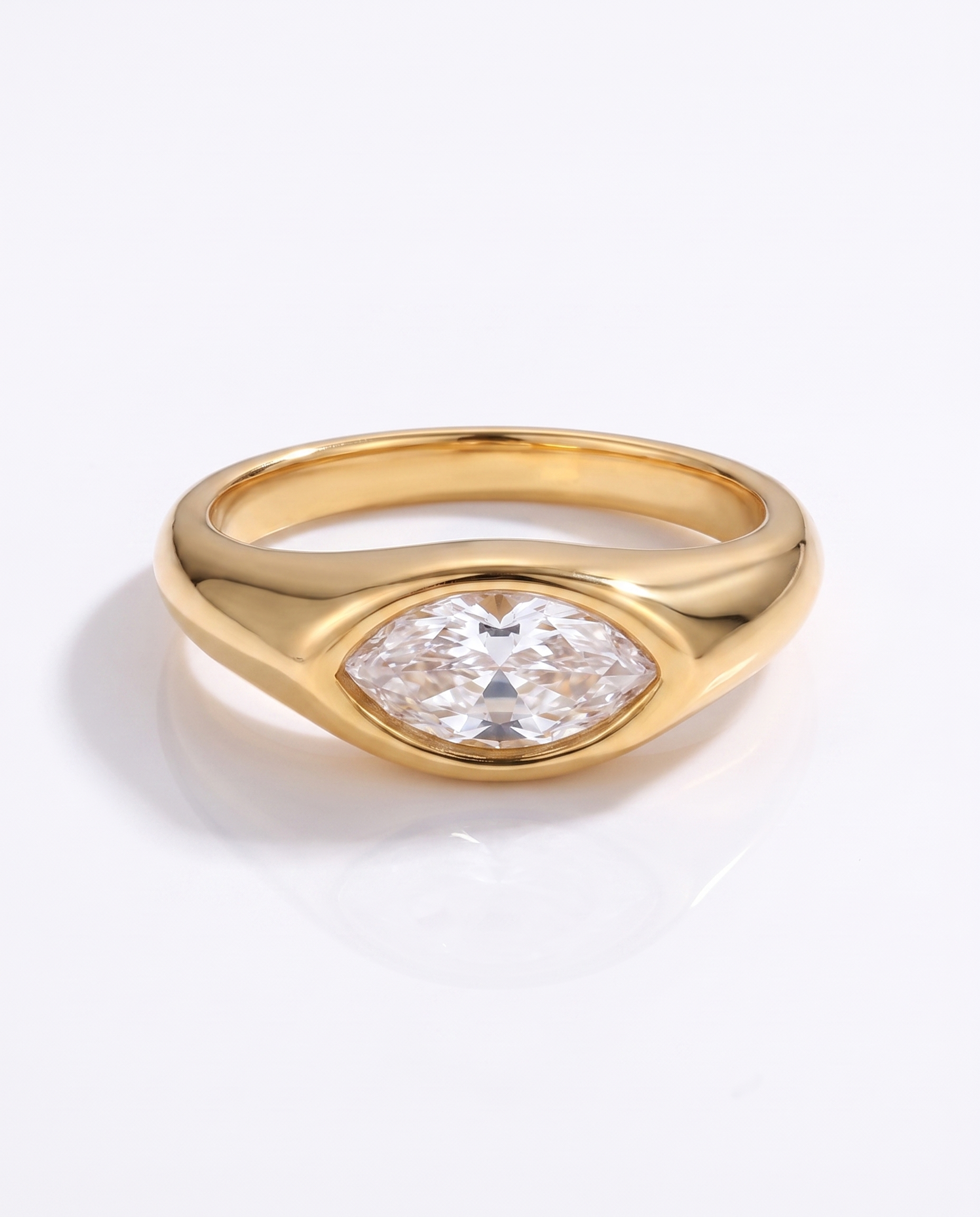 NÚRA -Marquise Signet Ring