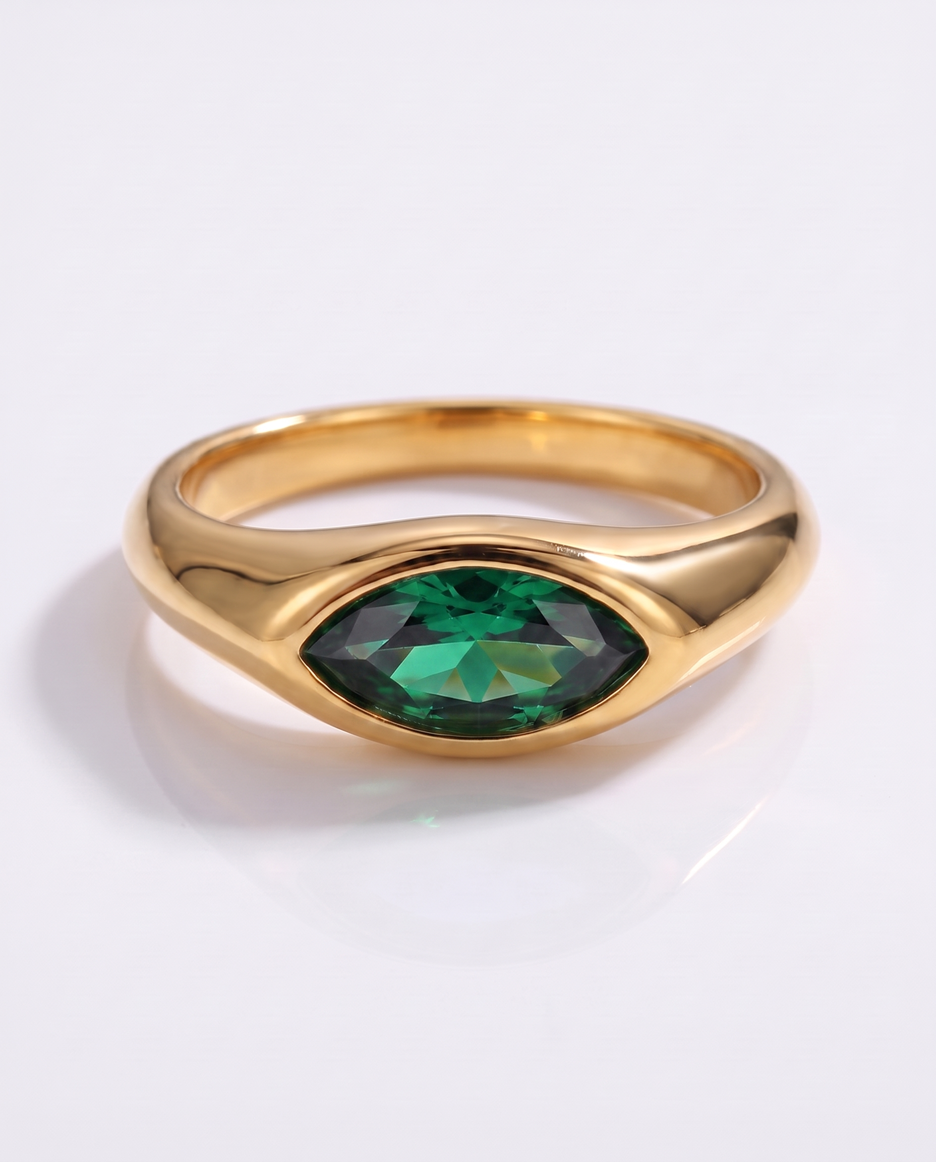 NÚRA -Marquise Signet Ring