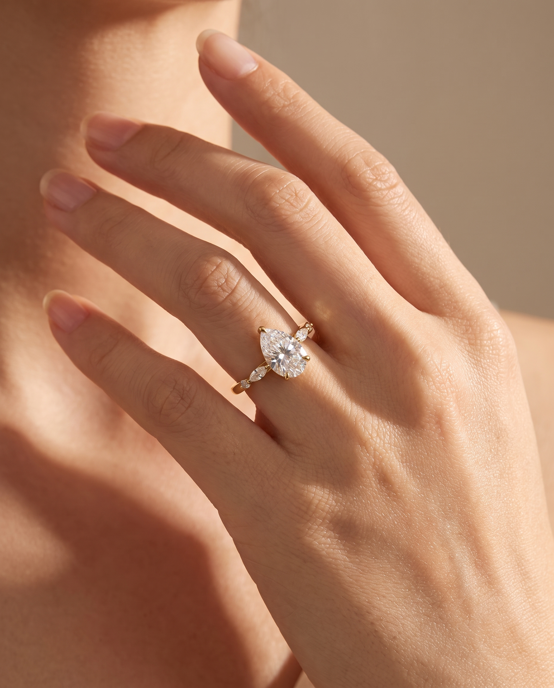 NÚRA - Teardrop Ring