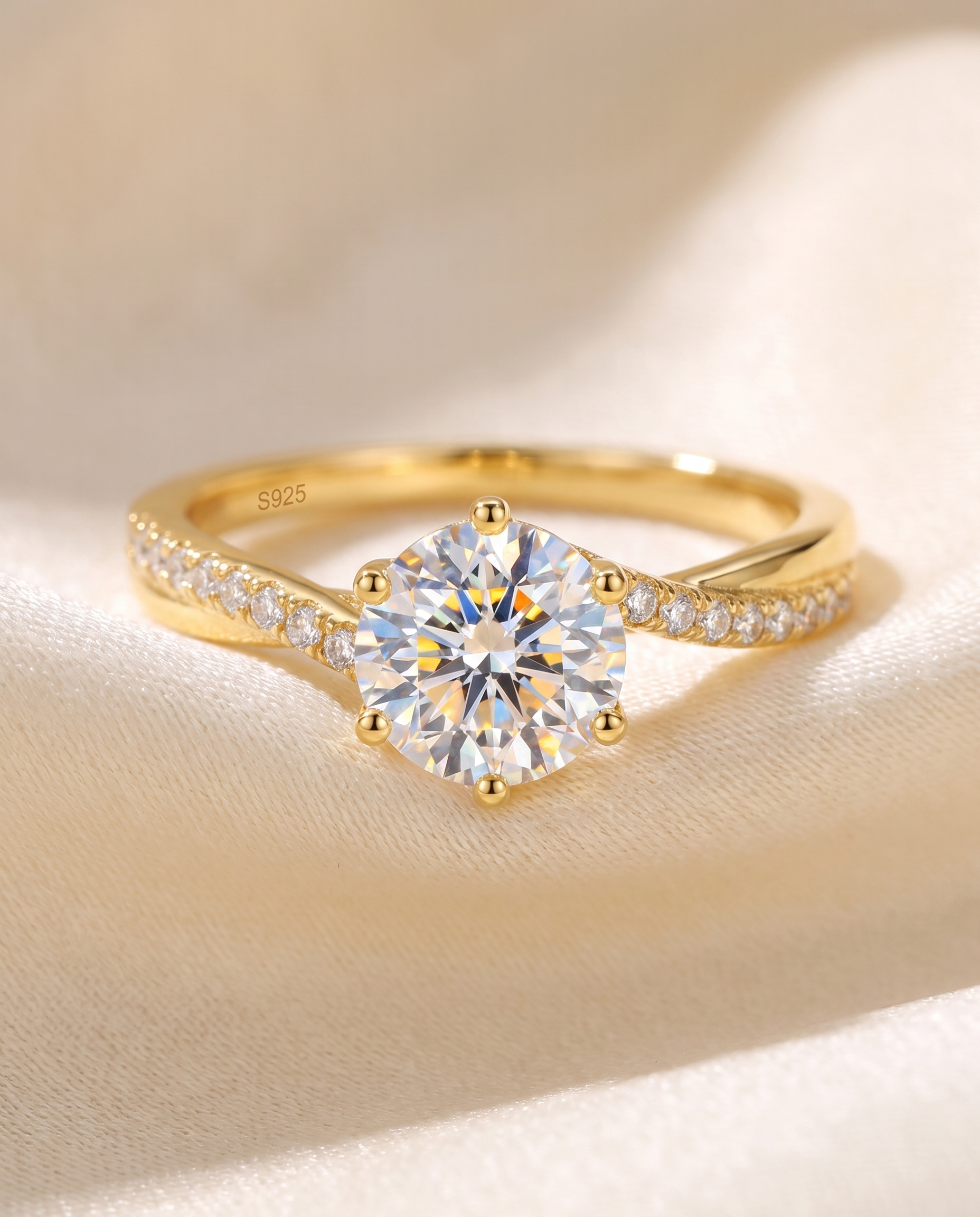 NÚRA -Twisted Solitaire Ring