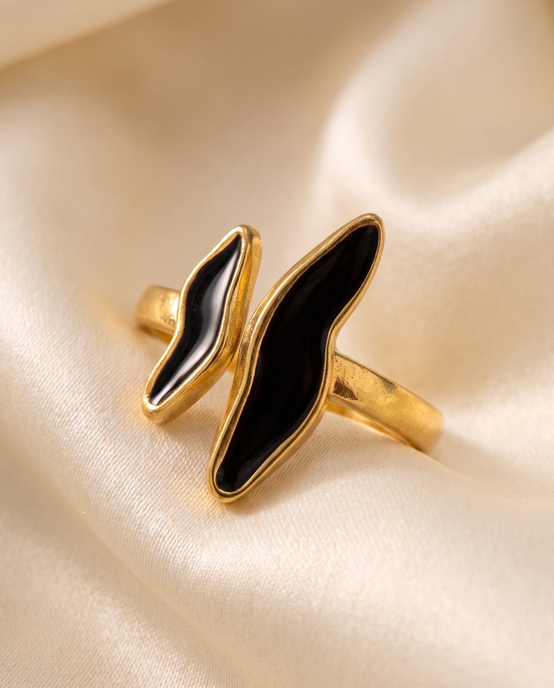 NÚRA - Drip Punk Ring