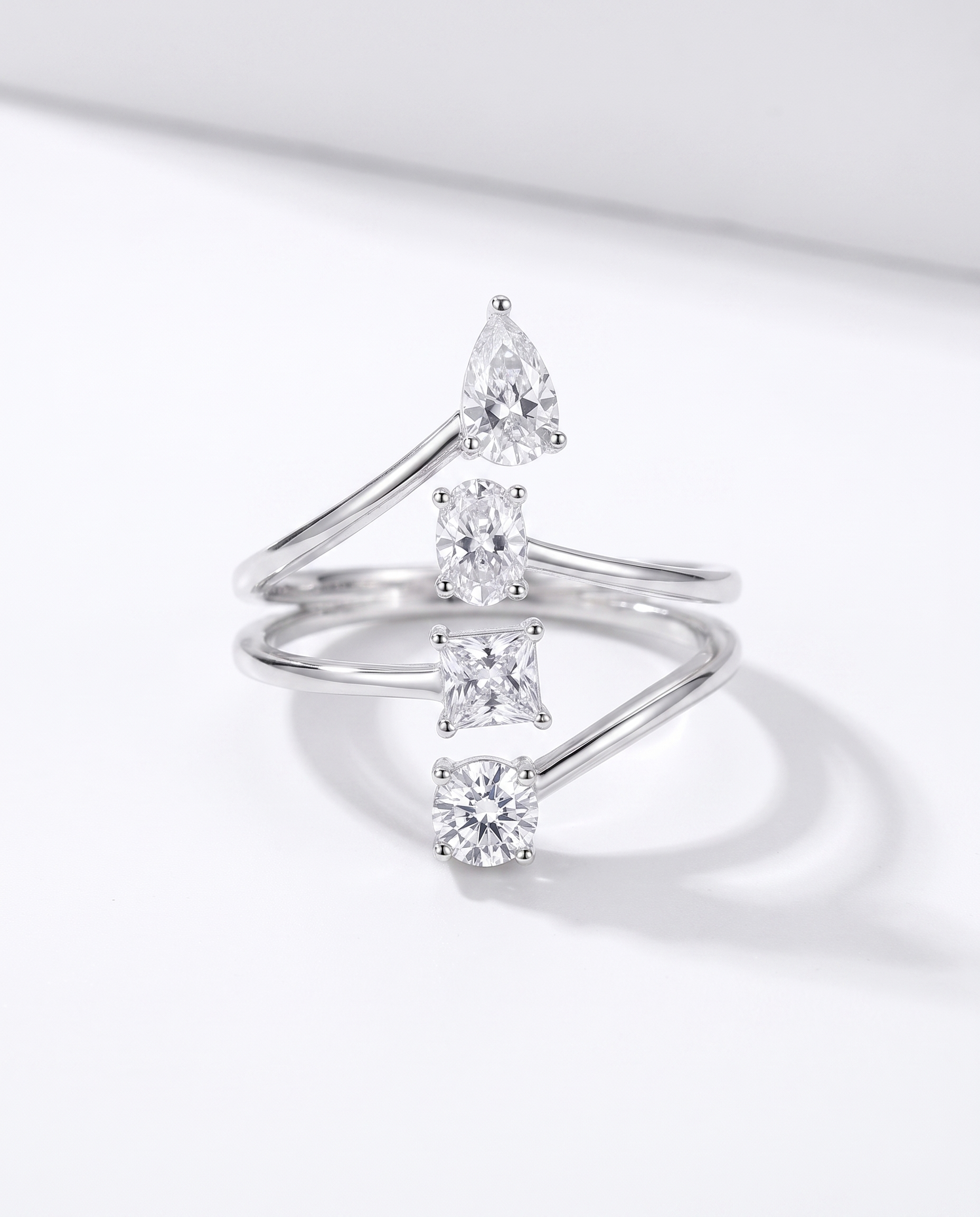 NÚRA - Dainty Oval Ring