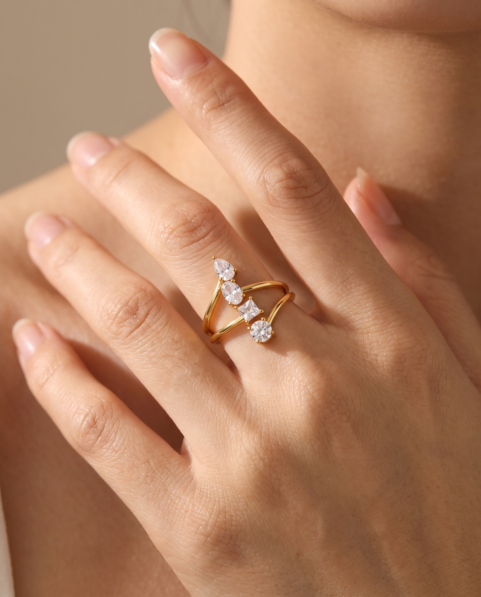 NÚRA - Dainty Oval Ring