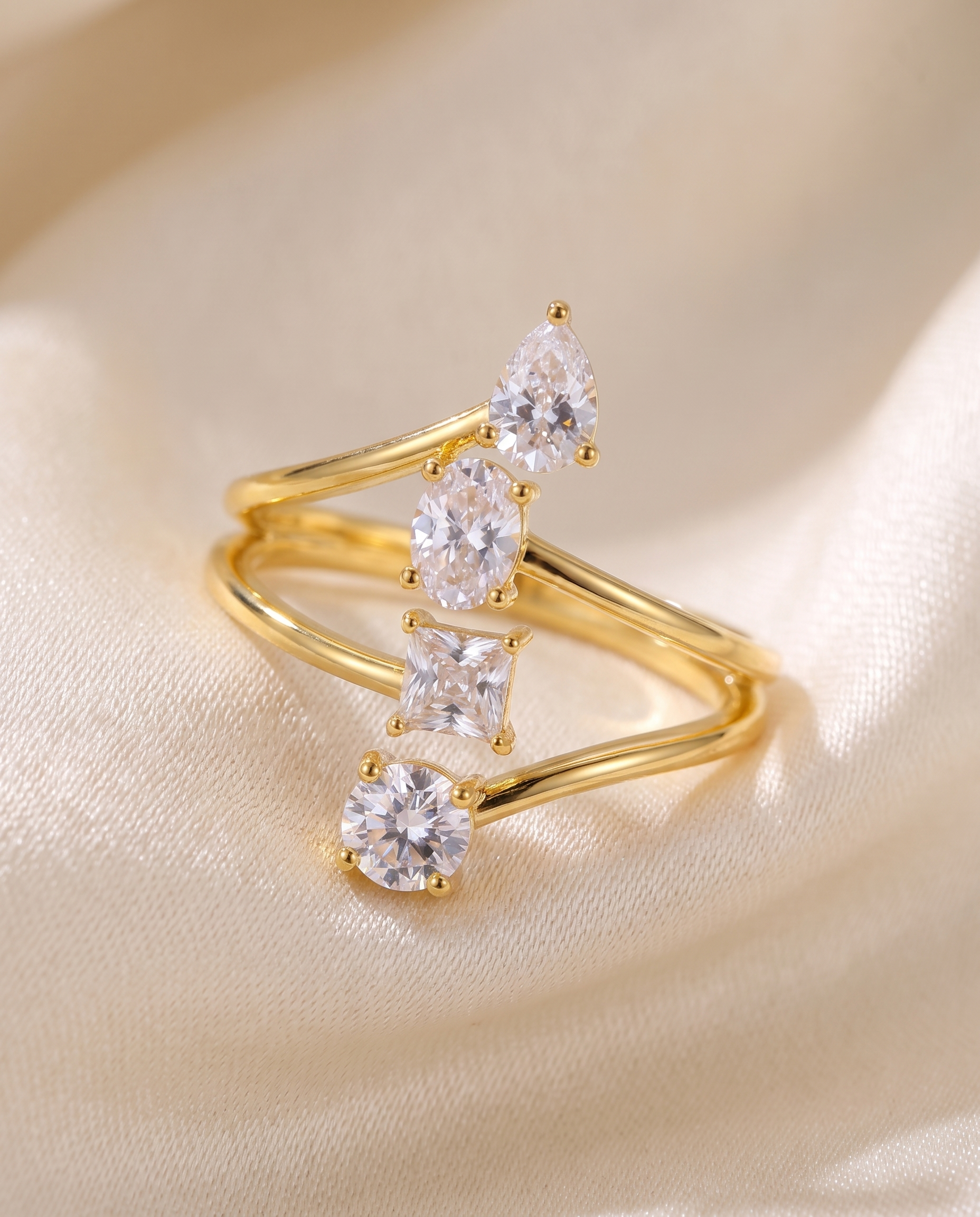 NÚRA - Dainty Oval Ring