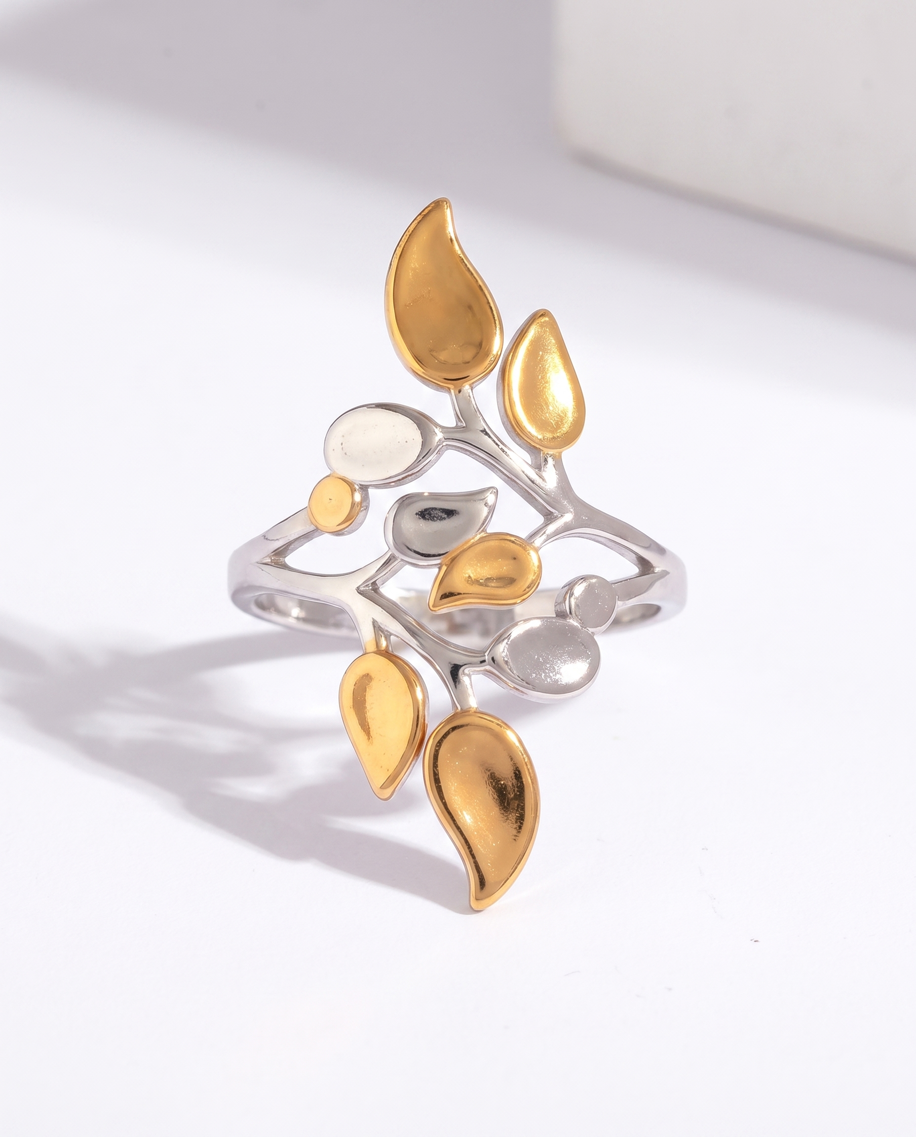 NÚRA - Leaf Open Ring