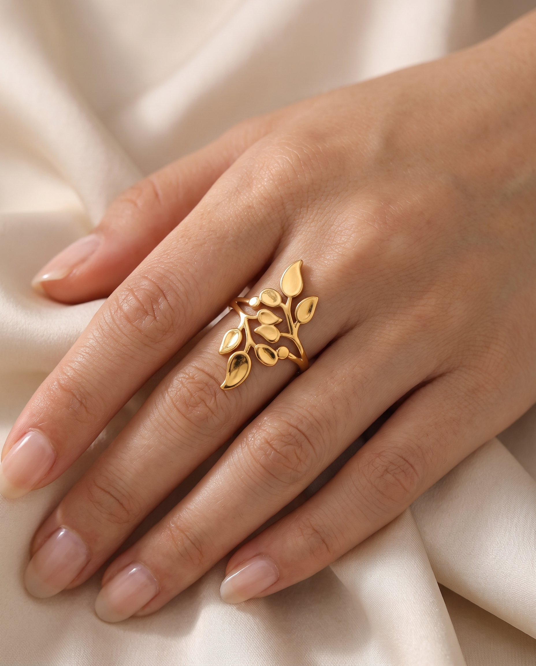 NÚRA - Leaf Open Ring