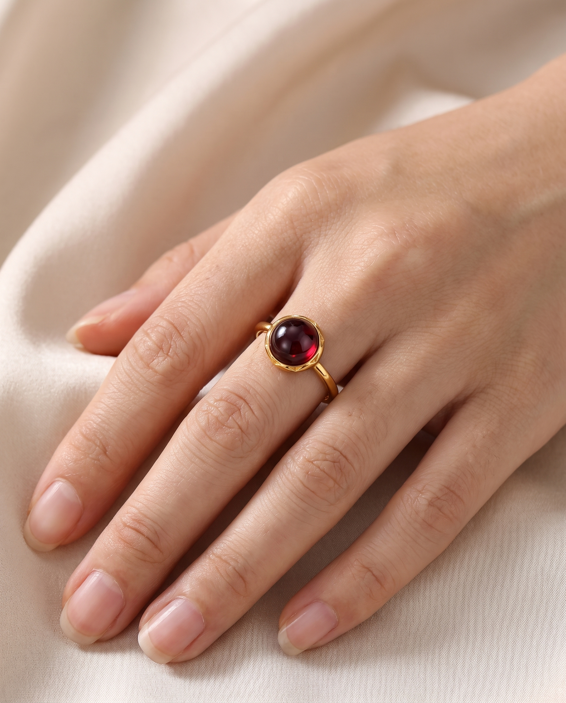 NÚRA - Garnet Retro Ring