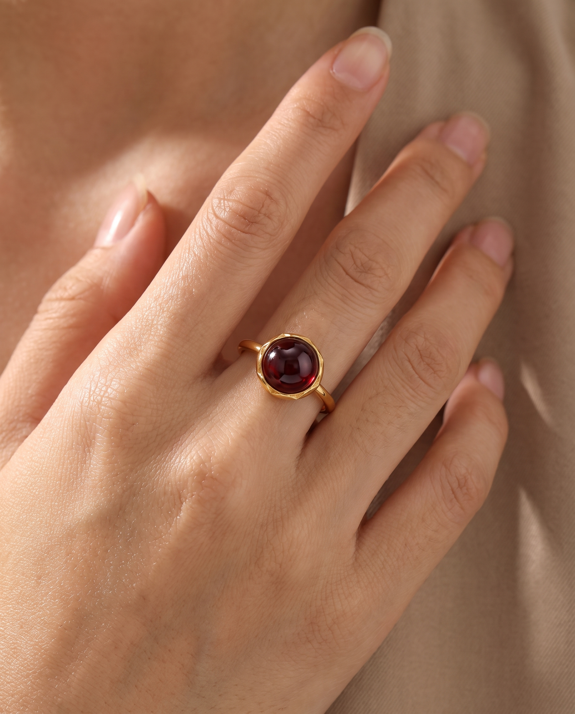 NÚRA - Garnet Retro Ring