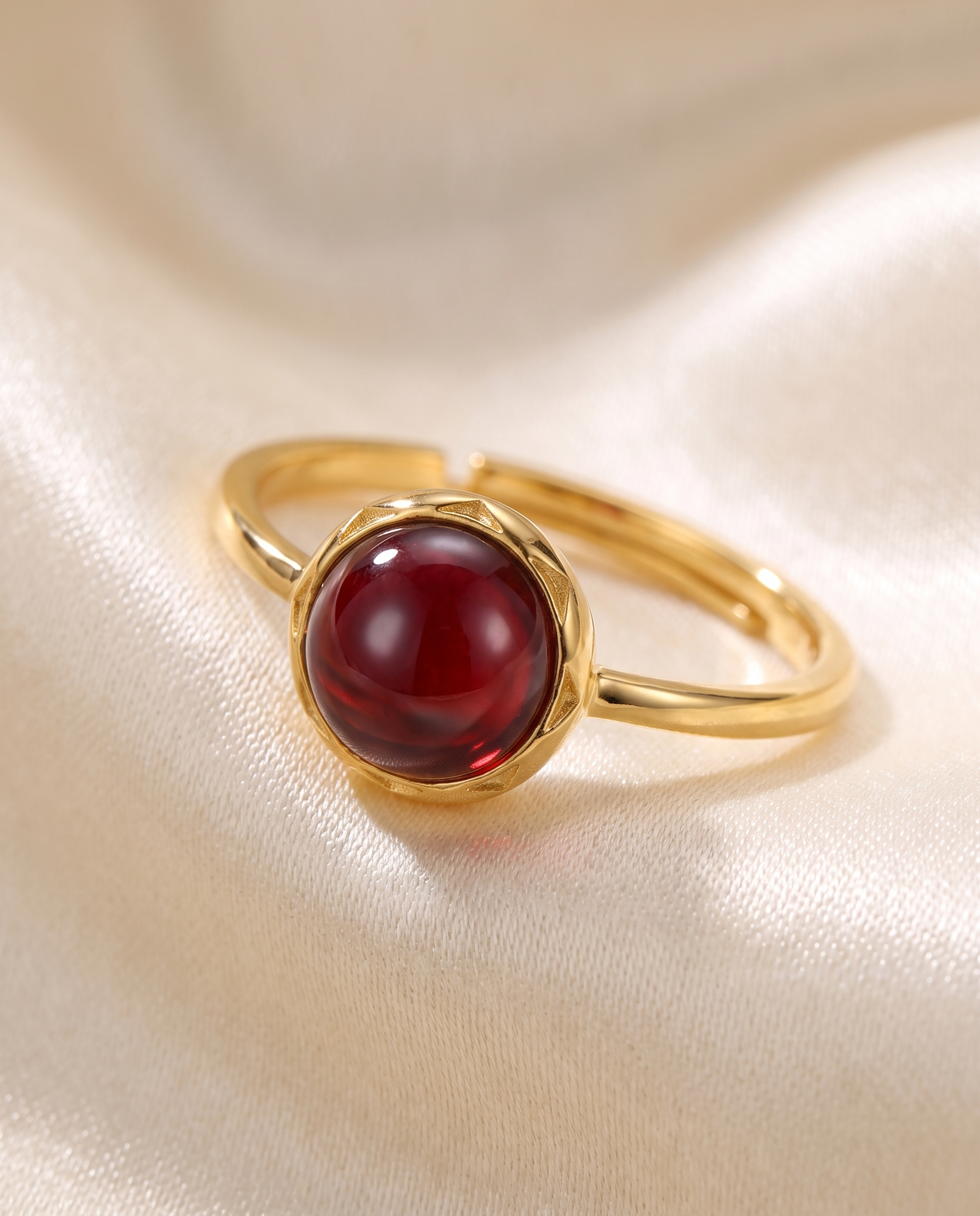 NÚRA - Garnet Retro Ring