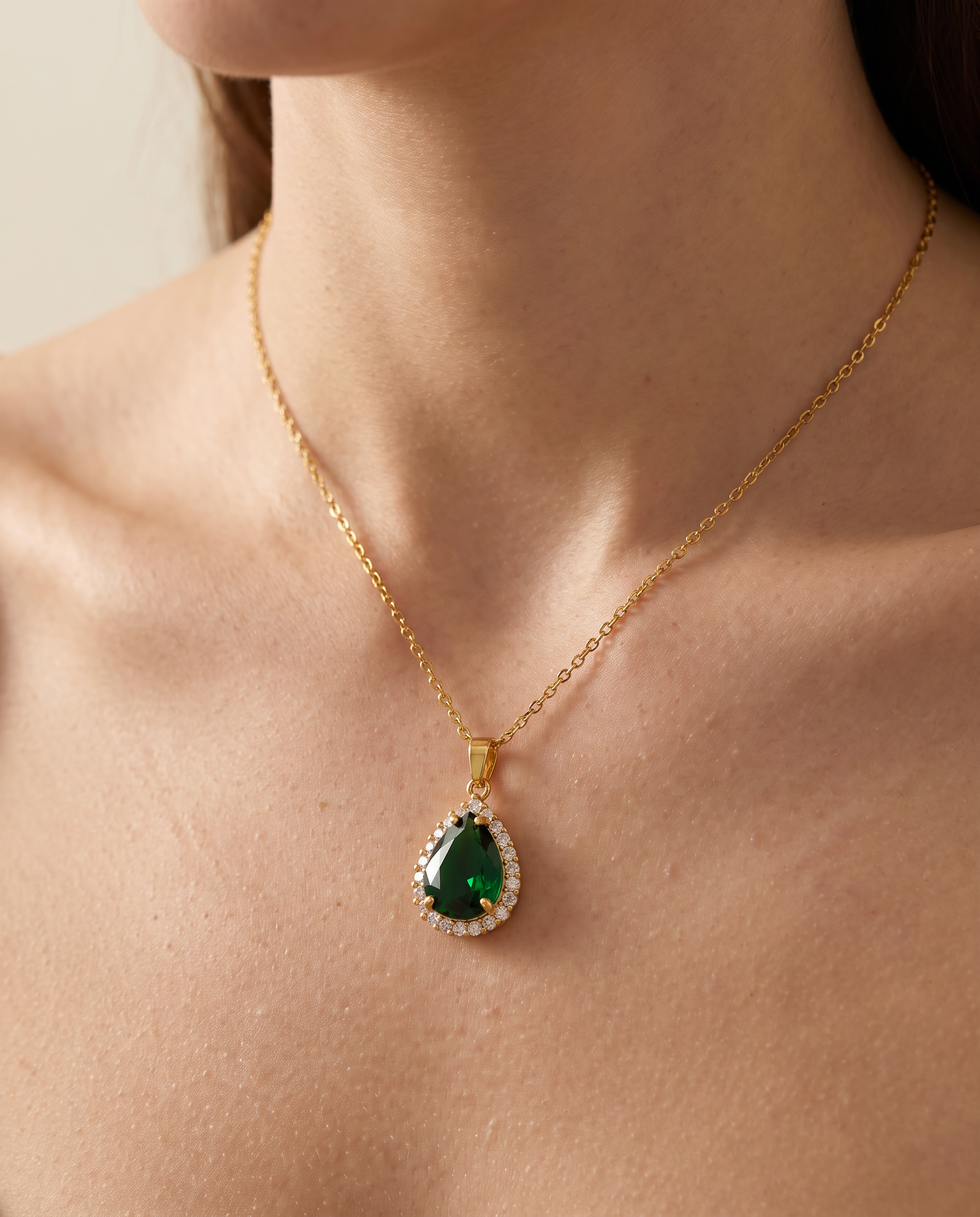 NÚRA - Emerald Drop Necklace