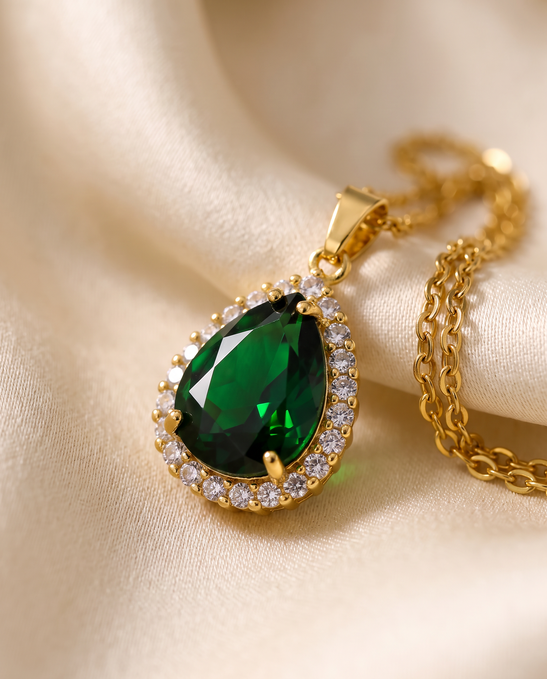 NÚRA - Emerald Drop Necklace