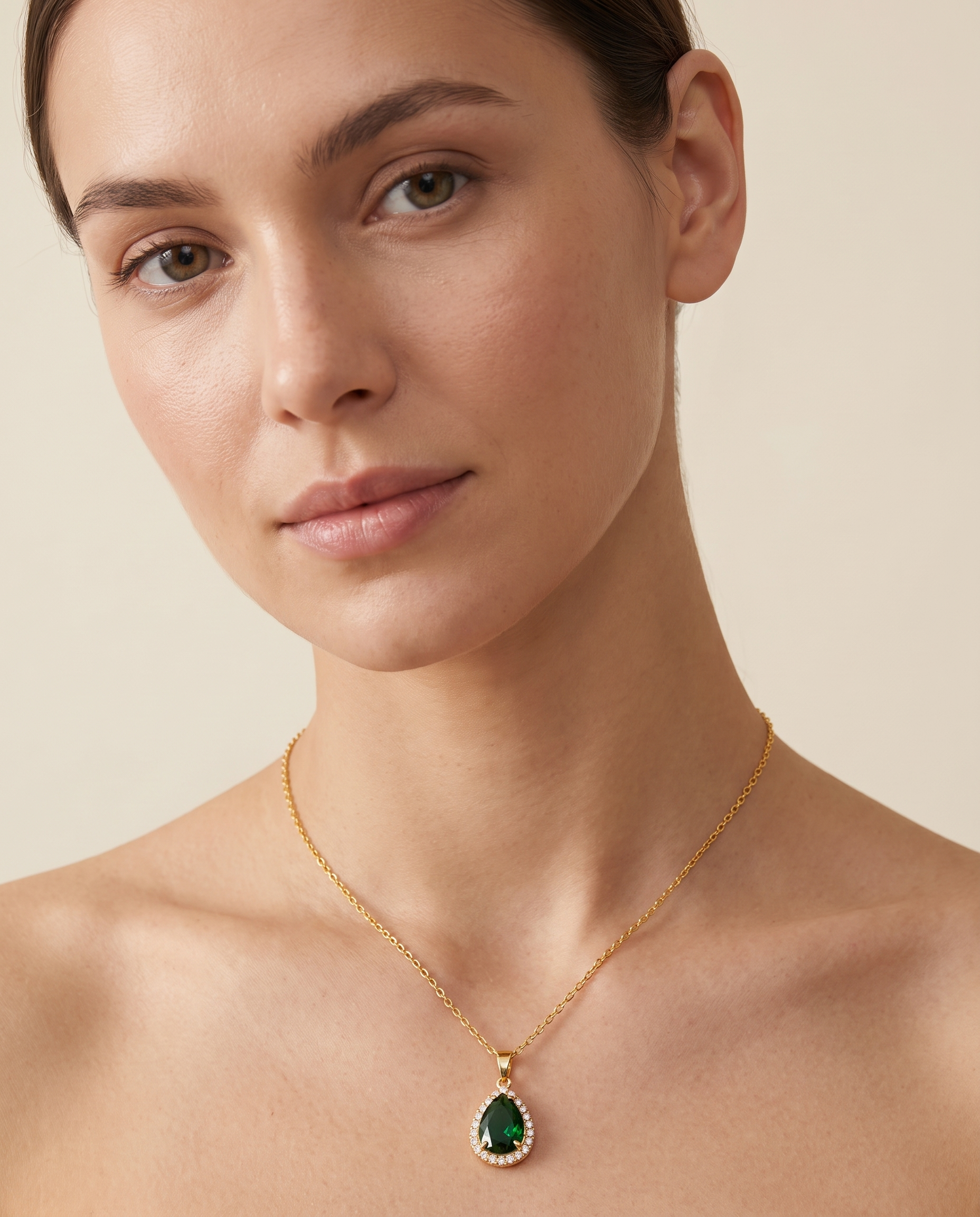 NÚRA - Emerald Drop Necklace