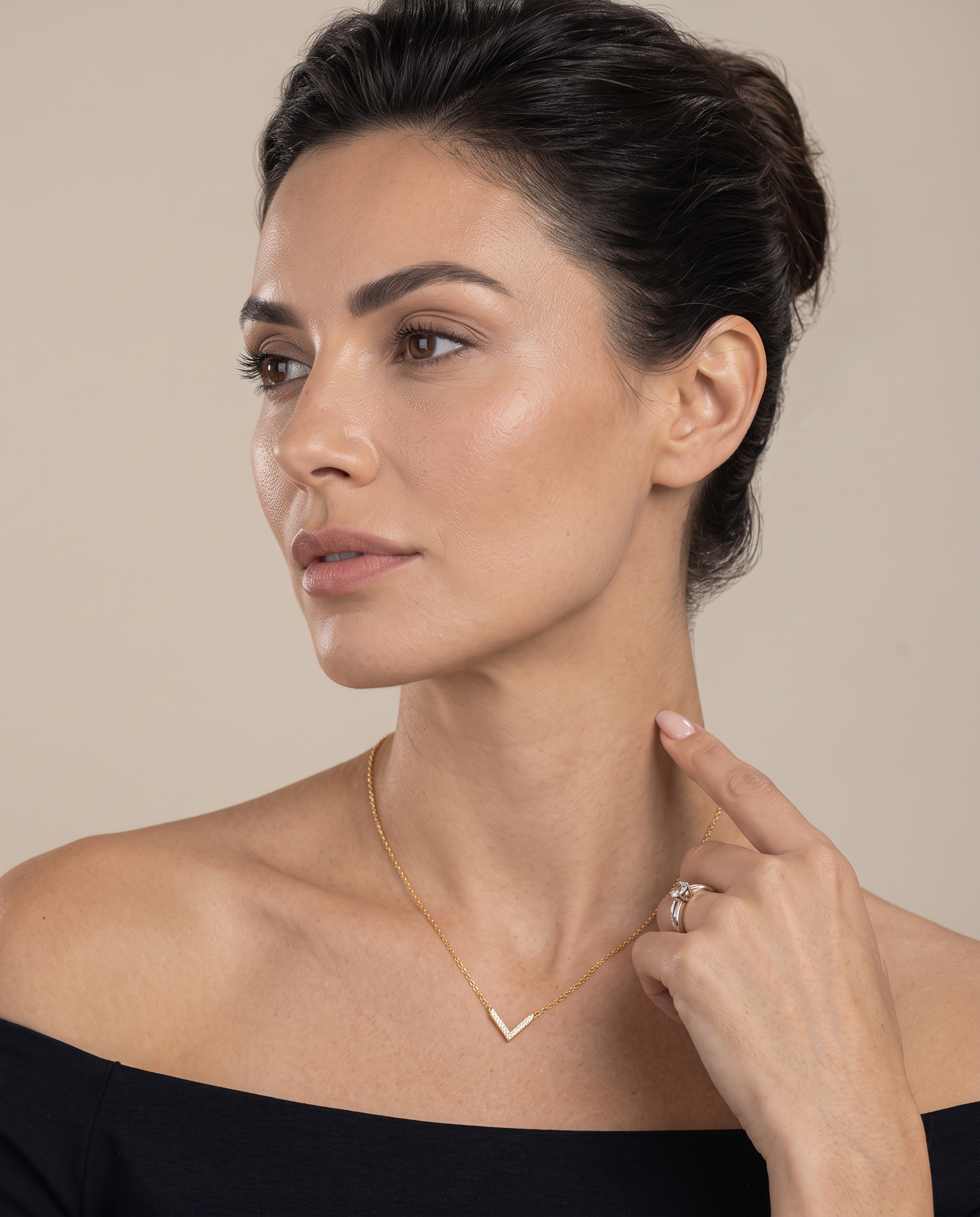 NÚRA - V Line Necklace